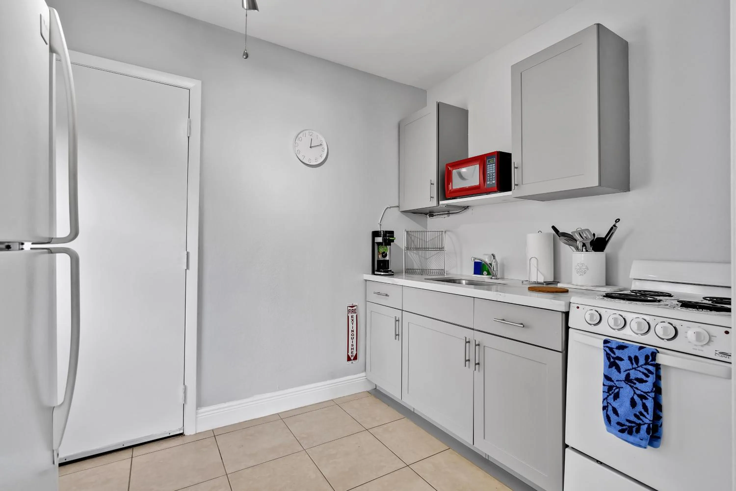 Coffee/tea facilities in The Blue House Fort Lauderdale Airport/Cruise