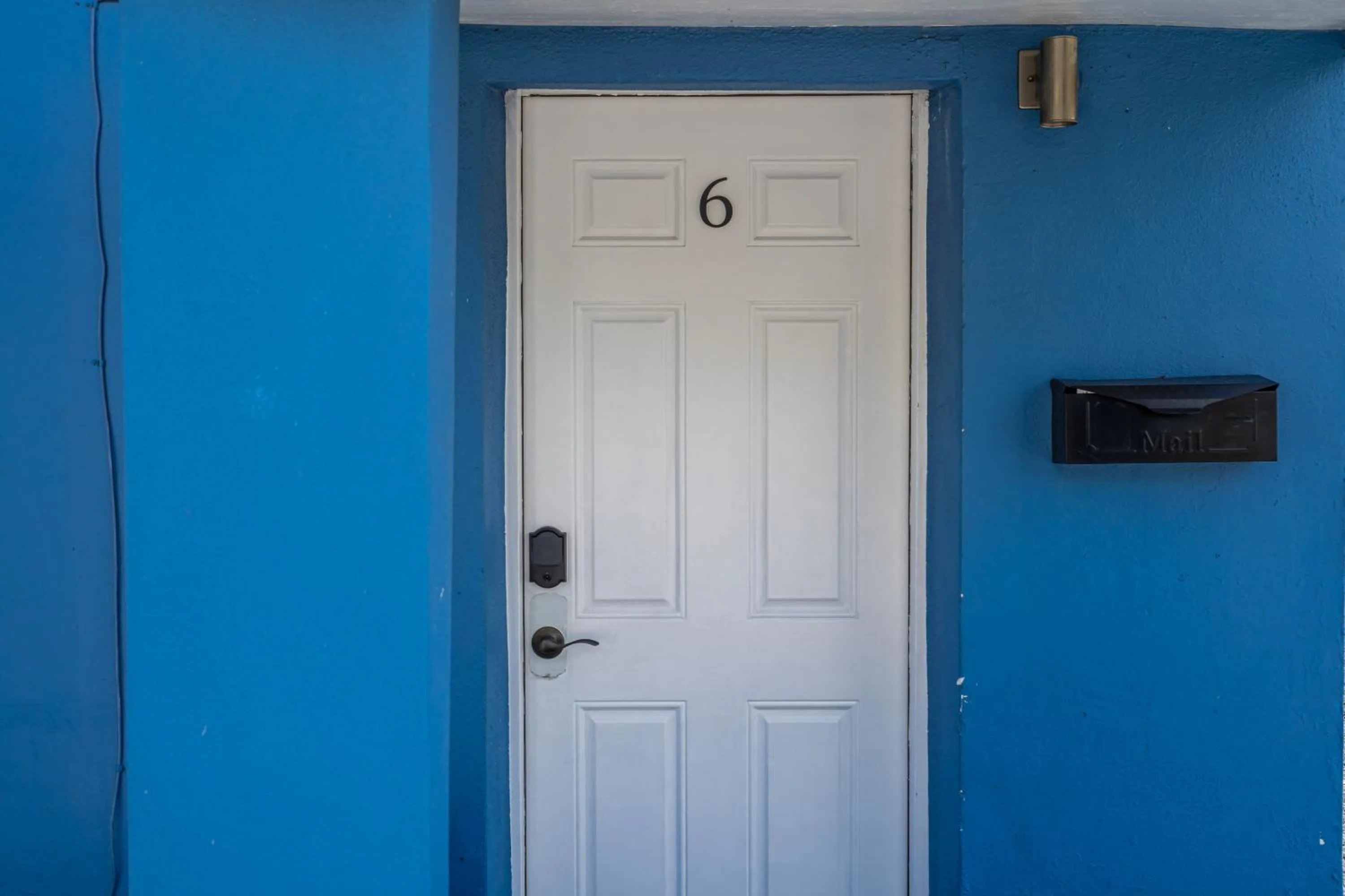 Facade/entrance in The Blue House Fort Lauderdale Airport/Cruise