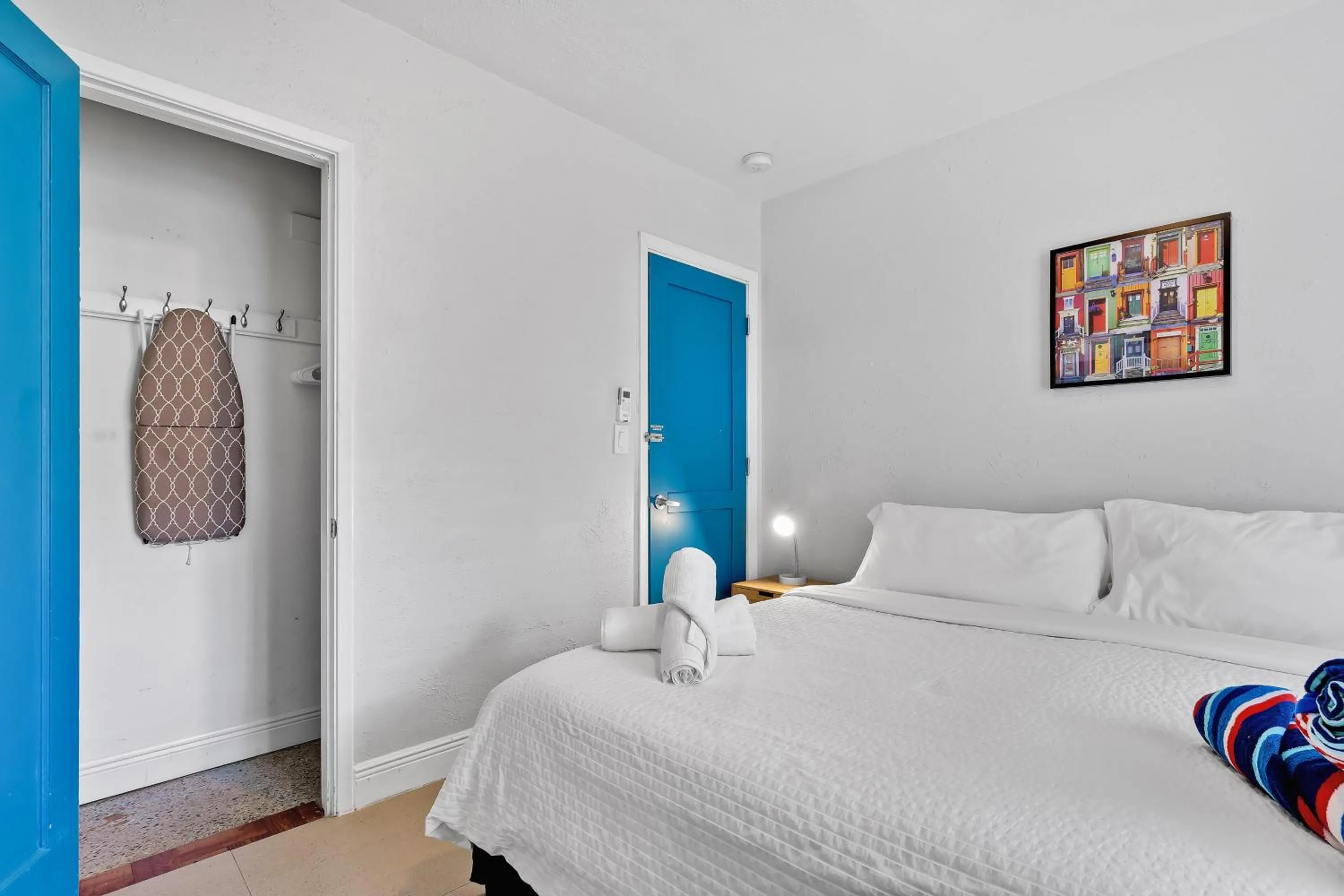 Bedroom in The Blue House Fort Lauderdale Airport/Cruise