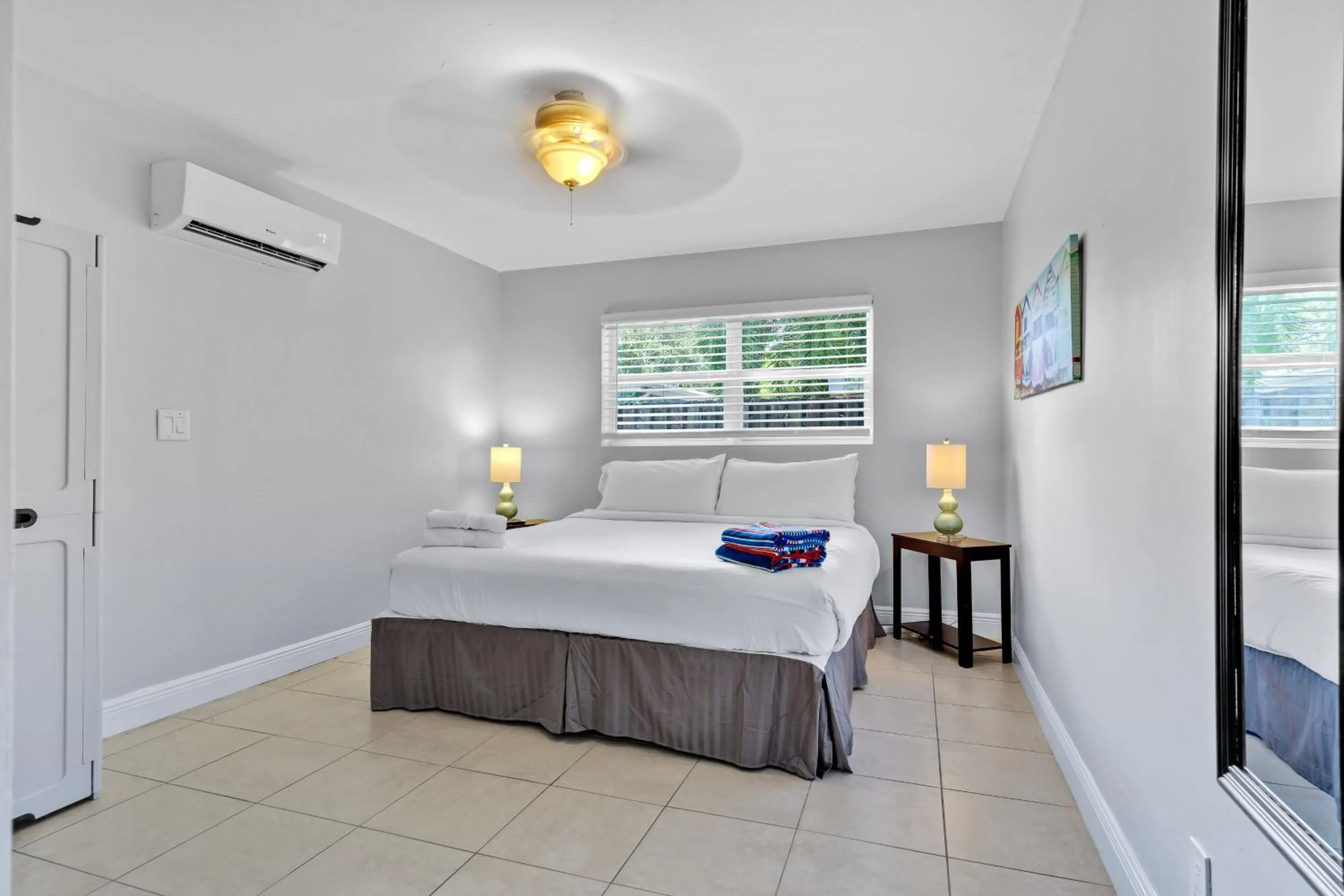 Bed in The Blue House Fort Lauderdale Airport/Cruise