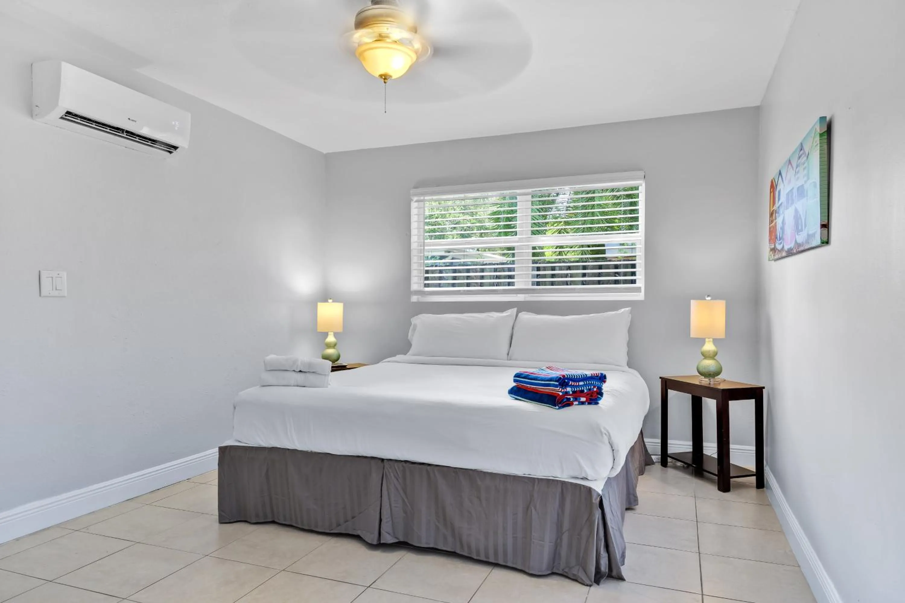 Bed in The Blue House Fort Lauderdale Airport/Cruise