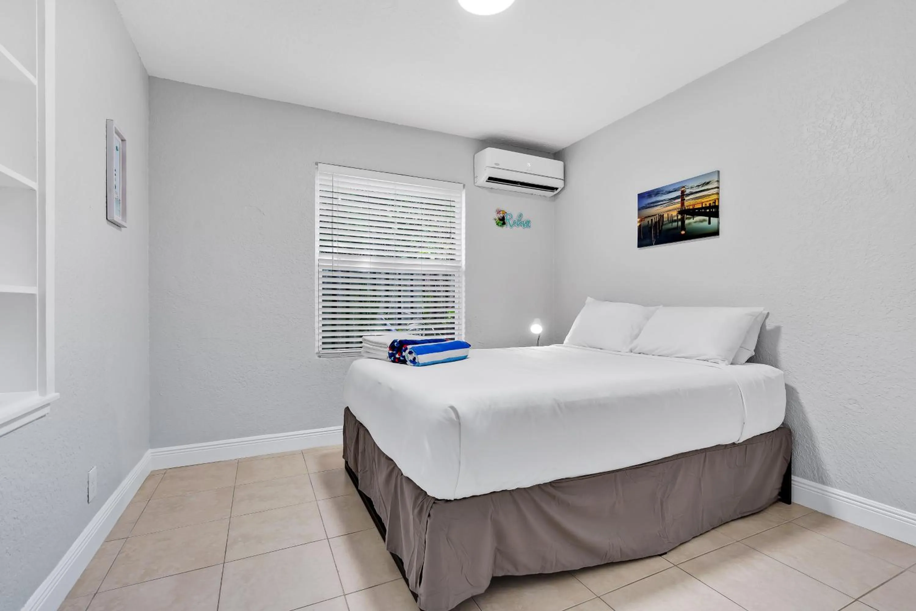 Bed in The Blue House Fort Lauderdale Airport/Cruise