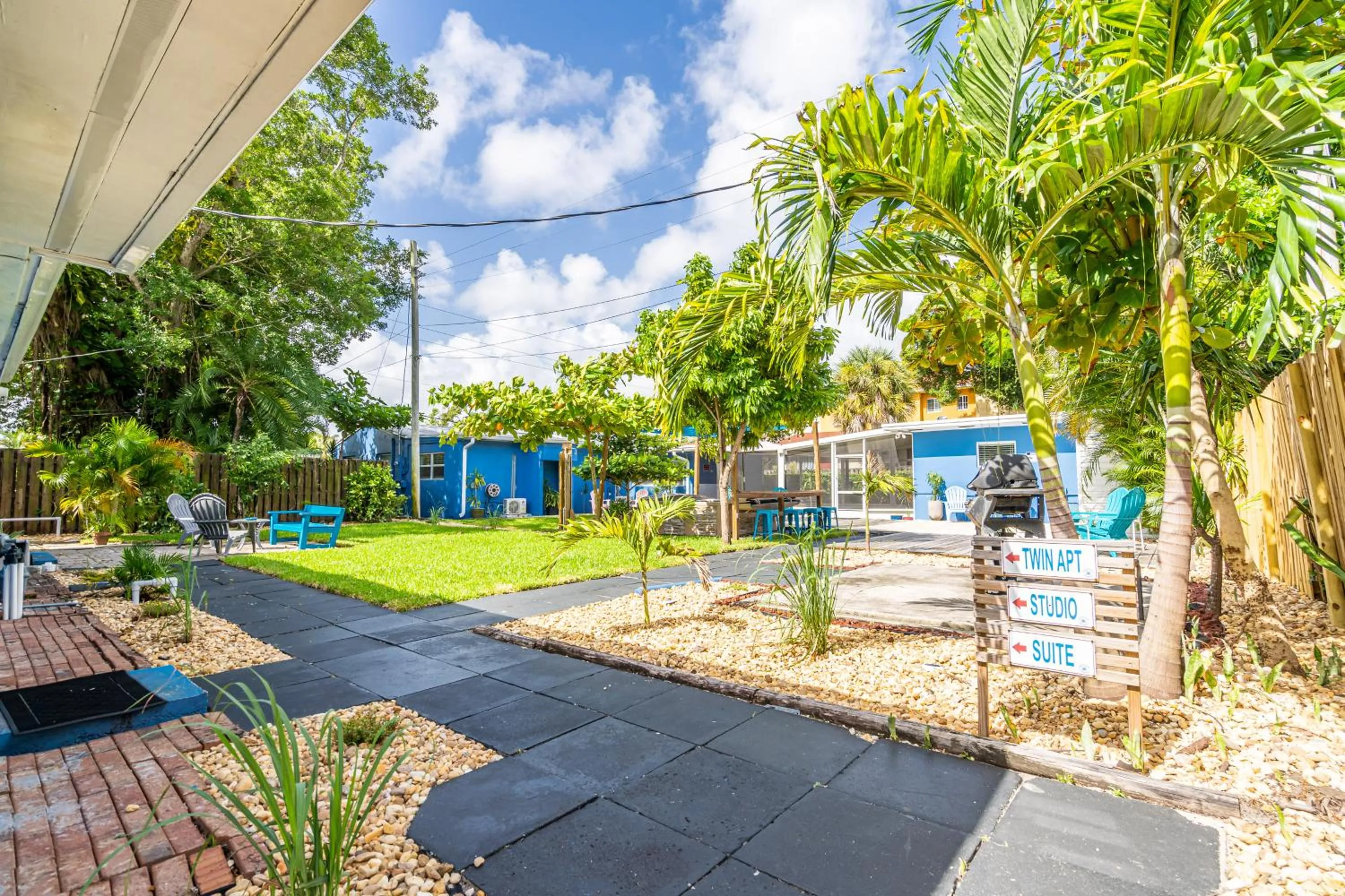 Patio in The Blue House Fort Lauderdale Airport/Cruise
