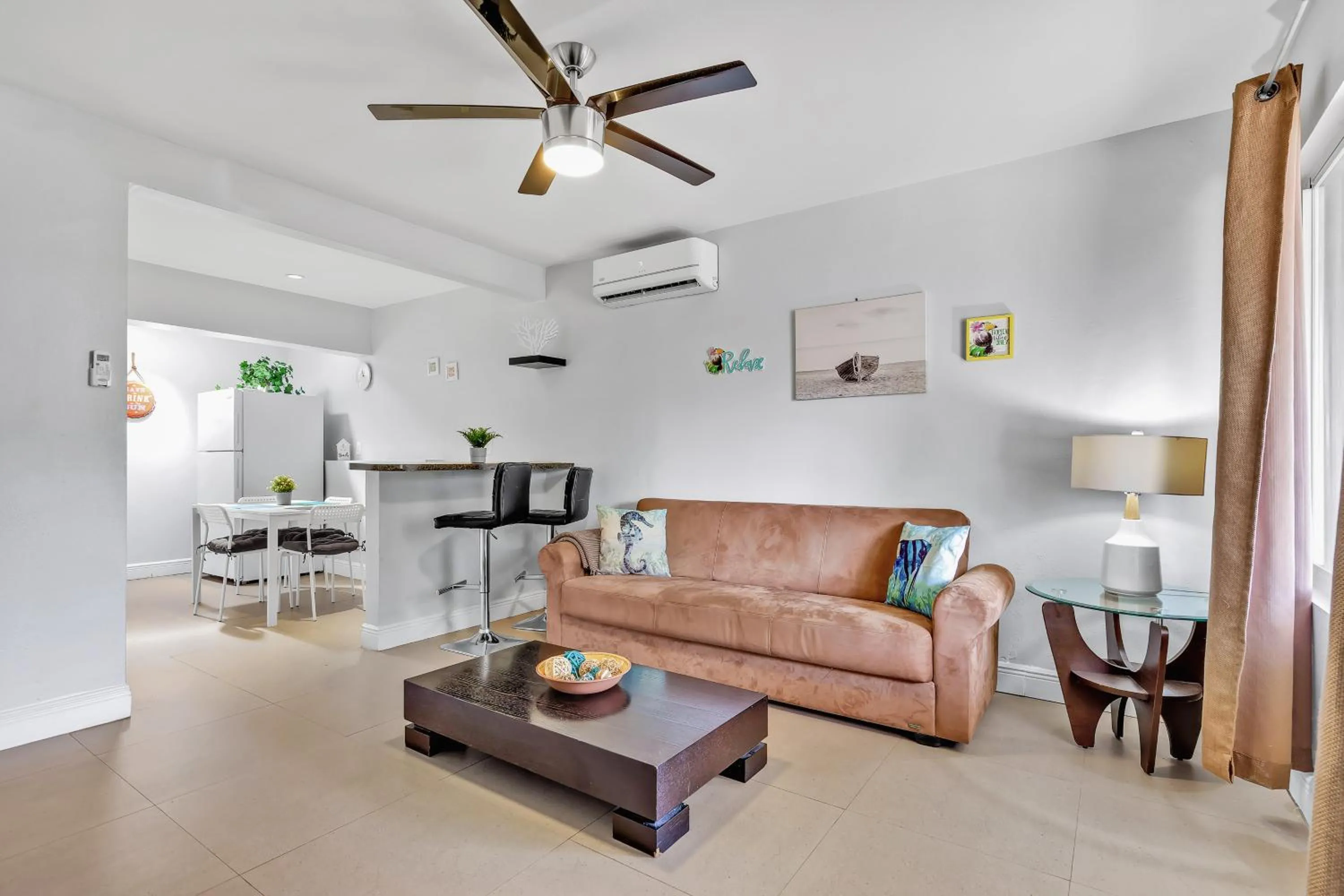 Living room in The Blue House Fort Lauderdale Airport/Cruise