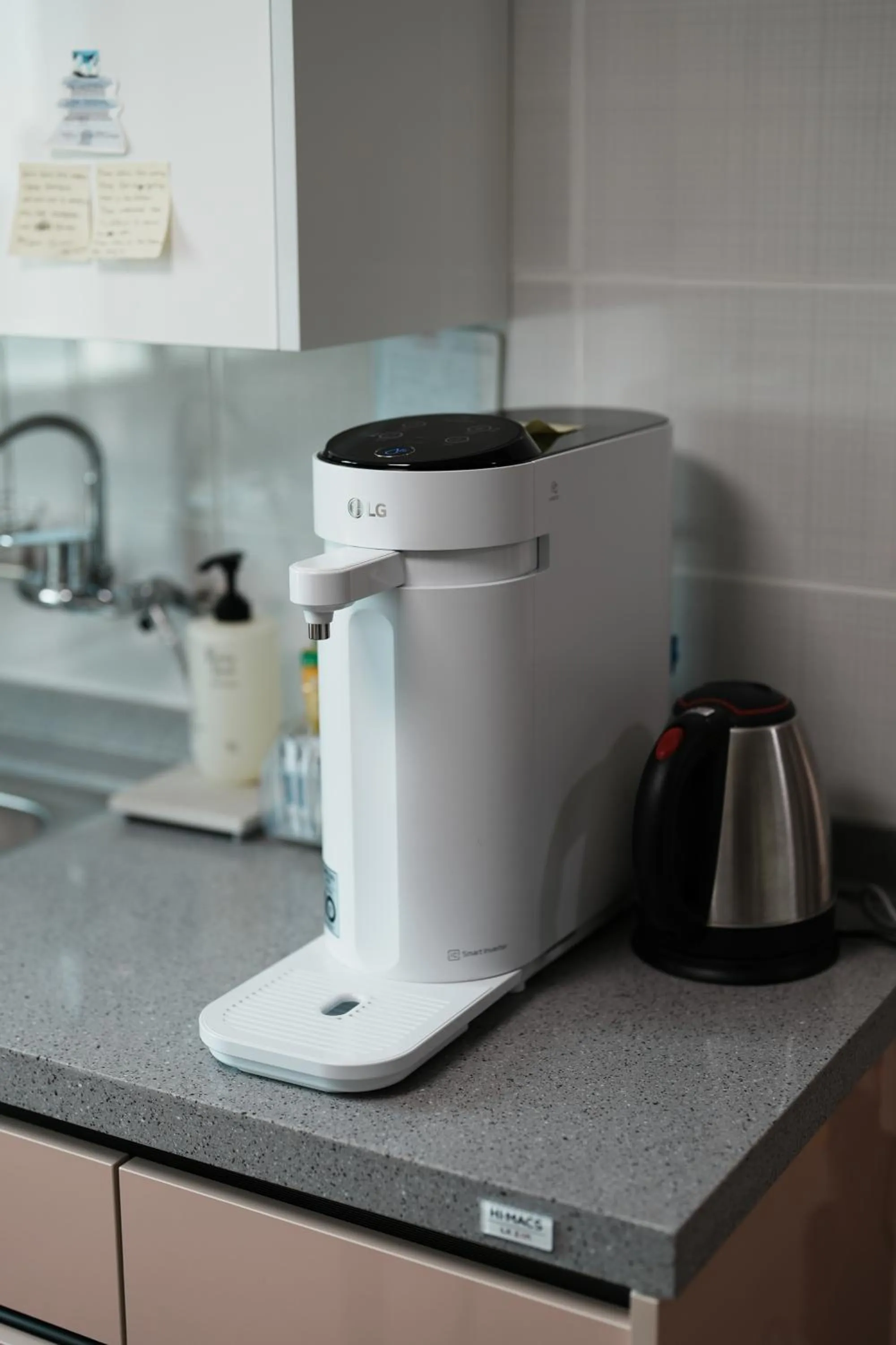 Communal kitchen in Mungyeong YeoU