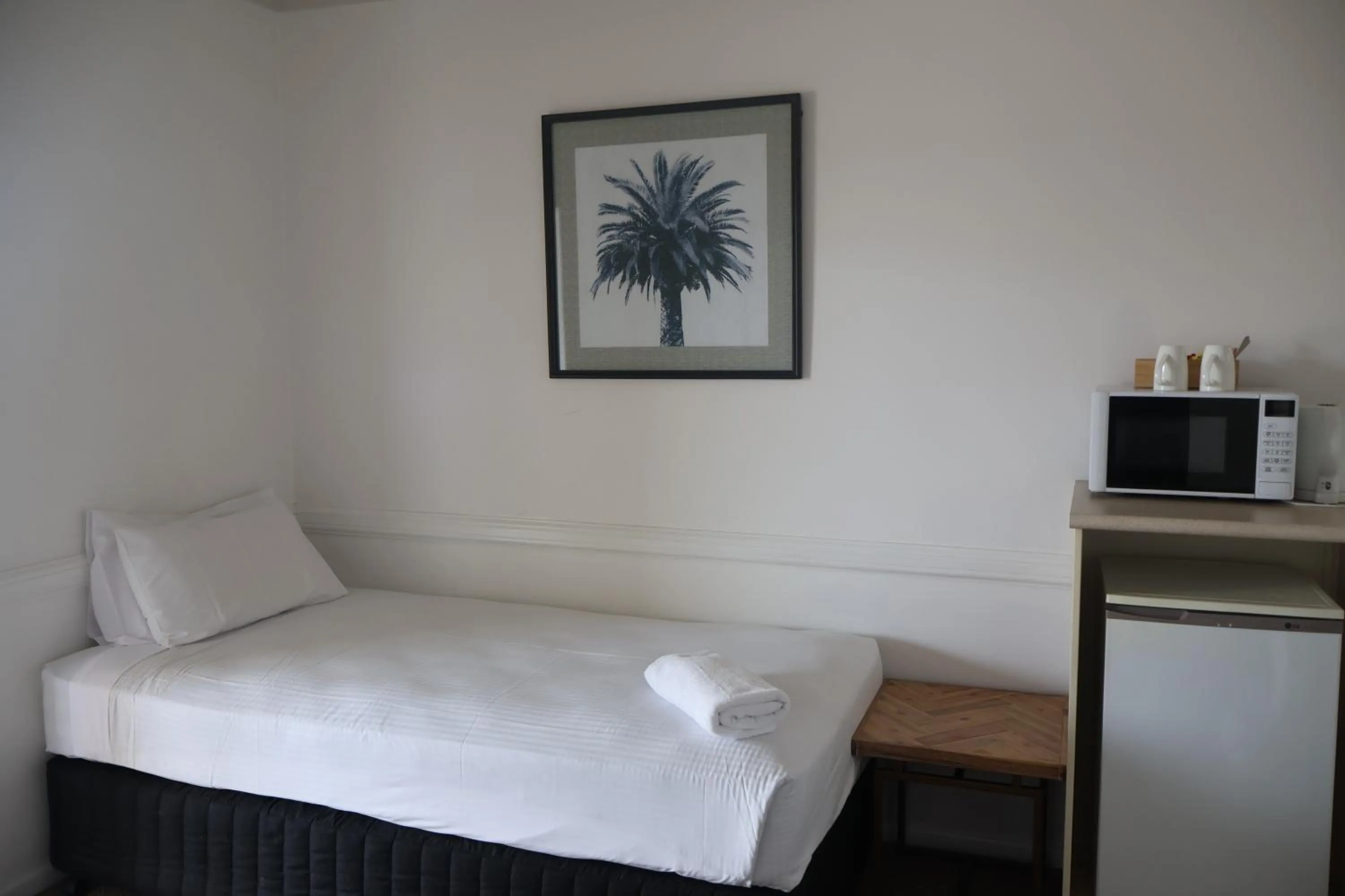 Bedroom, Bed in Park Avenue Hotel Motel