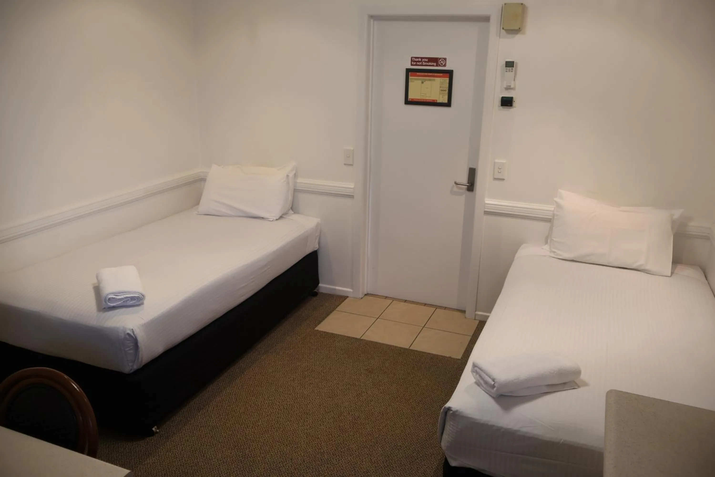 Bed in Park Avenue Hotel Motel