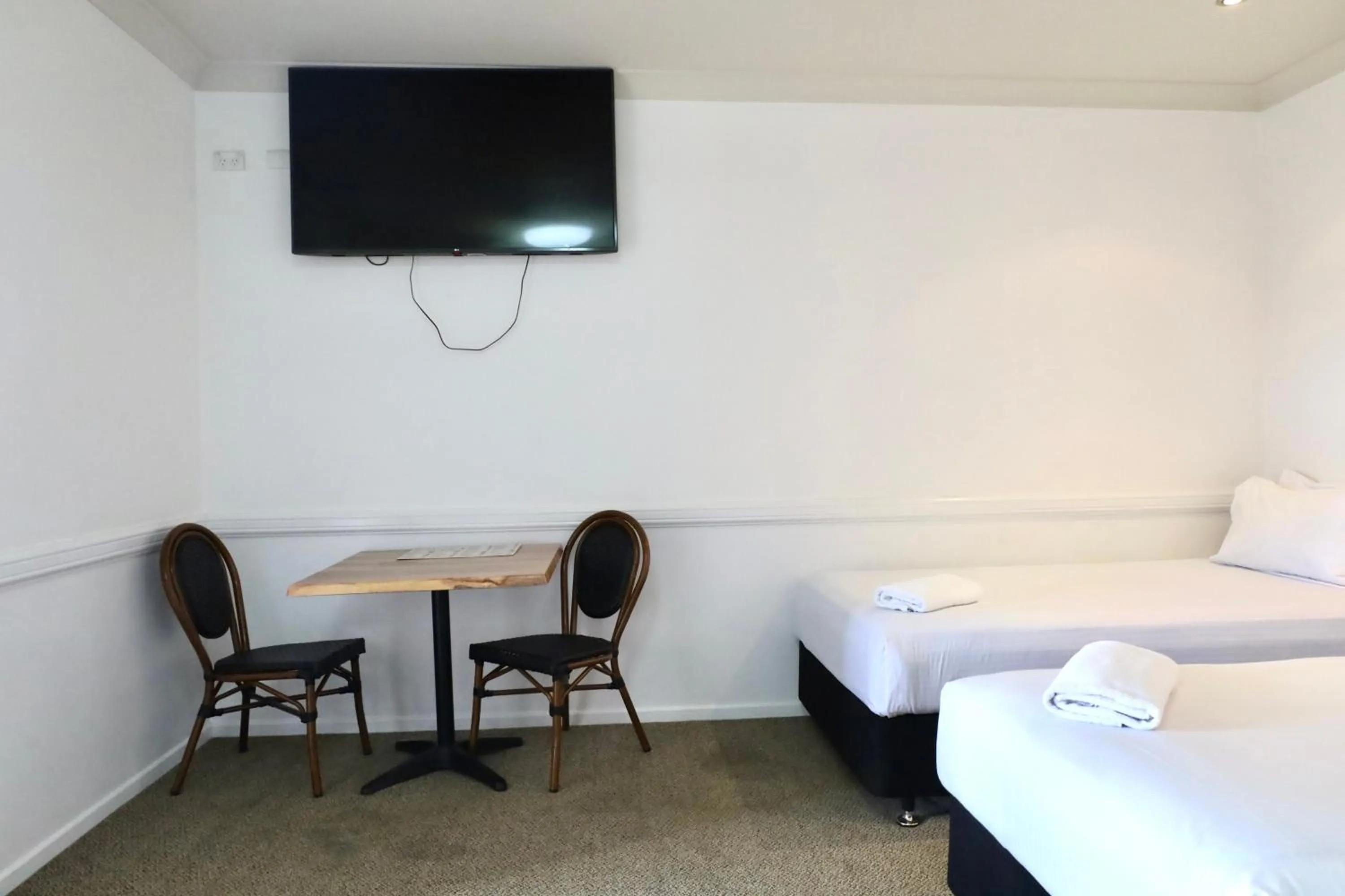 Bed in Park Avenue Hotel Motel