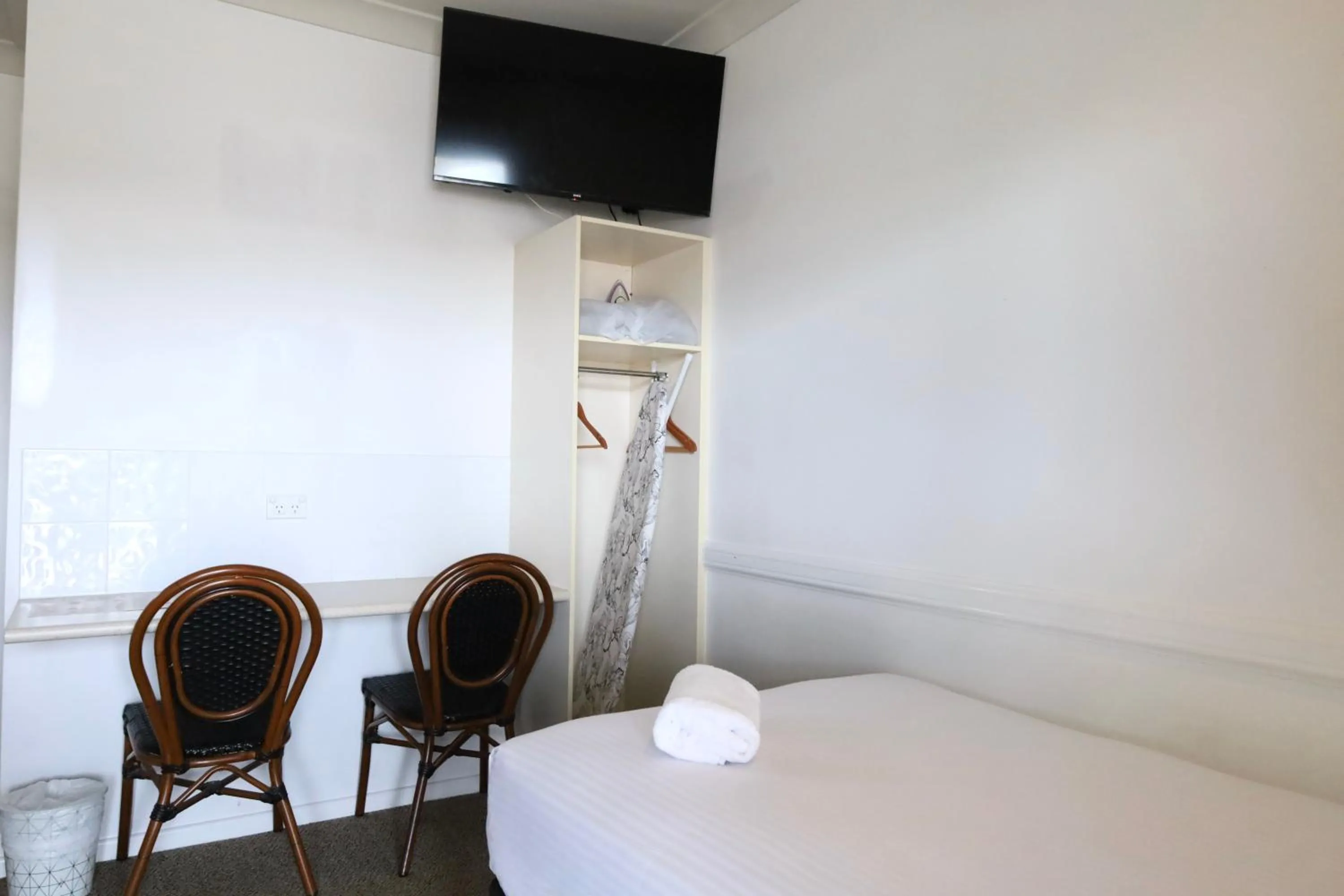 Bed in Park Avenue Hotel Motel