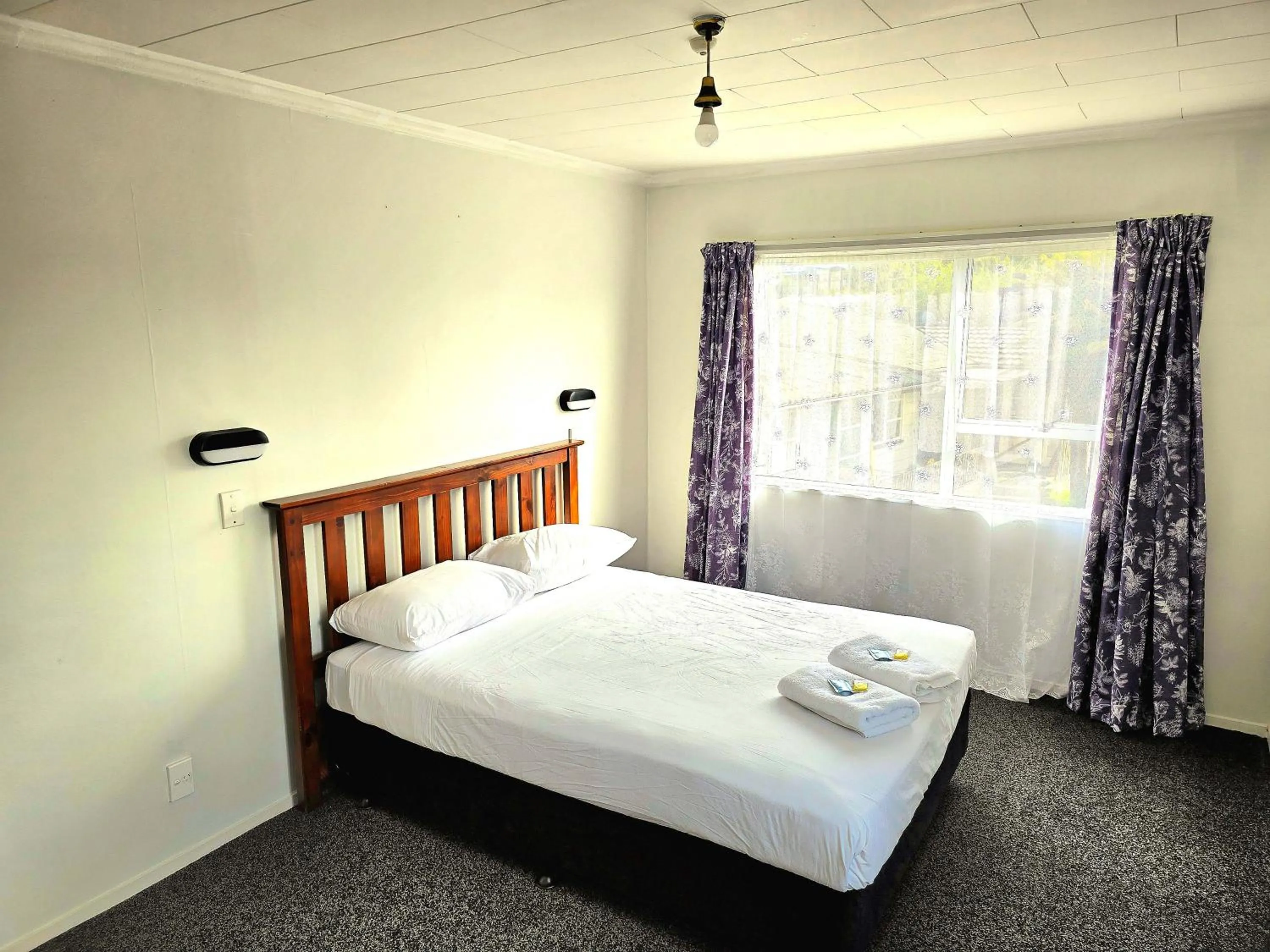 Bedroom in Putaruru Arms Motor Inn