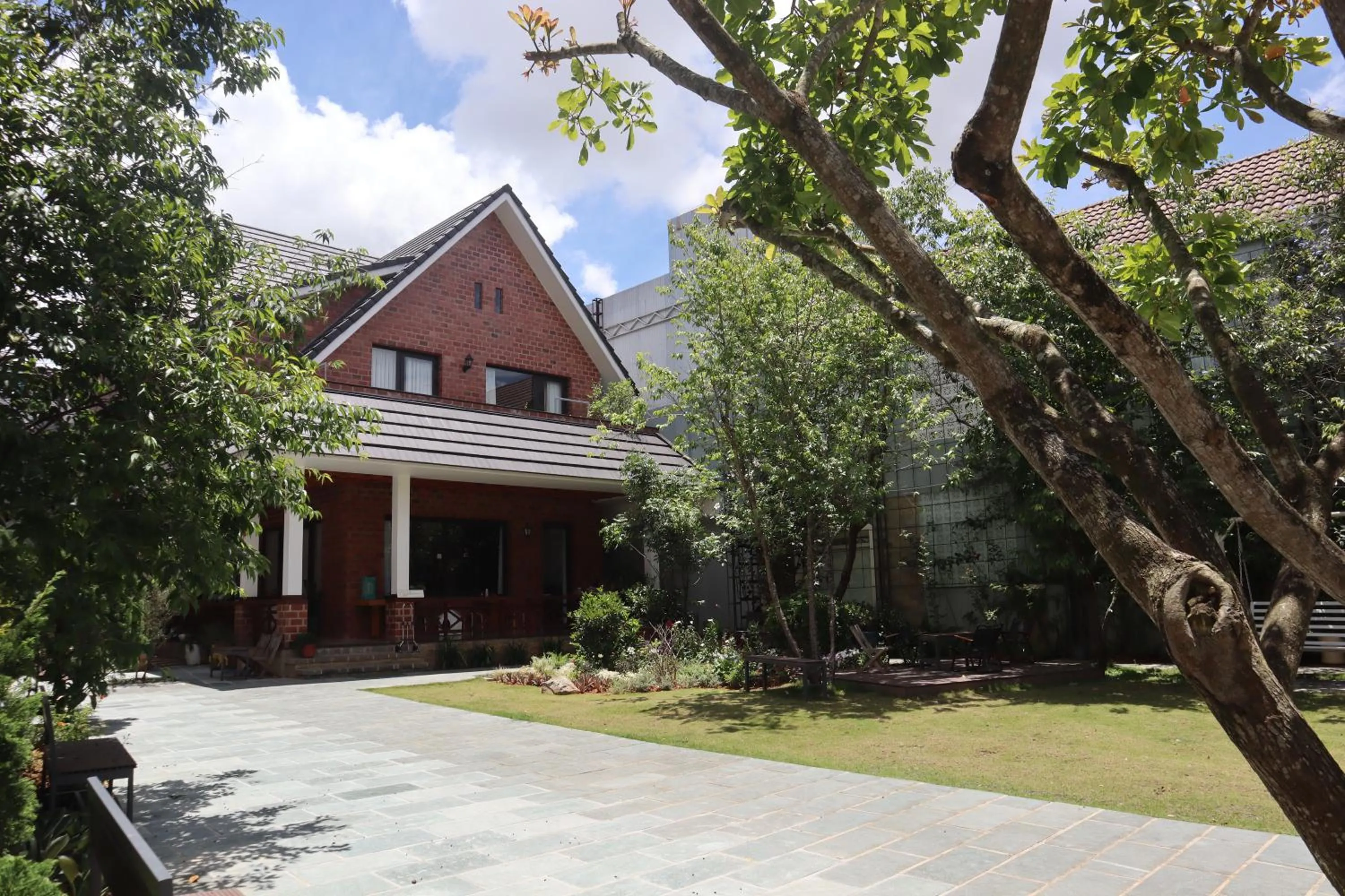 Property building in Hoang Loc Villa