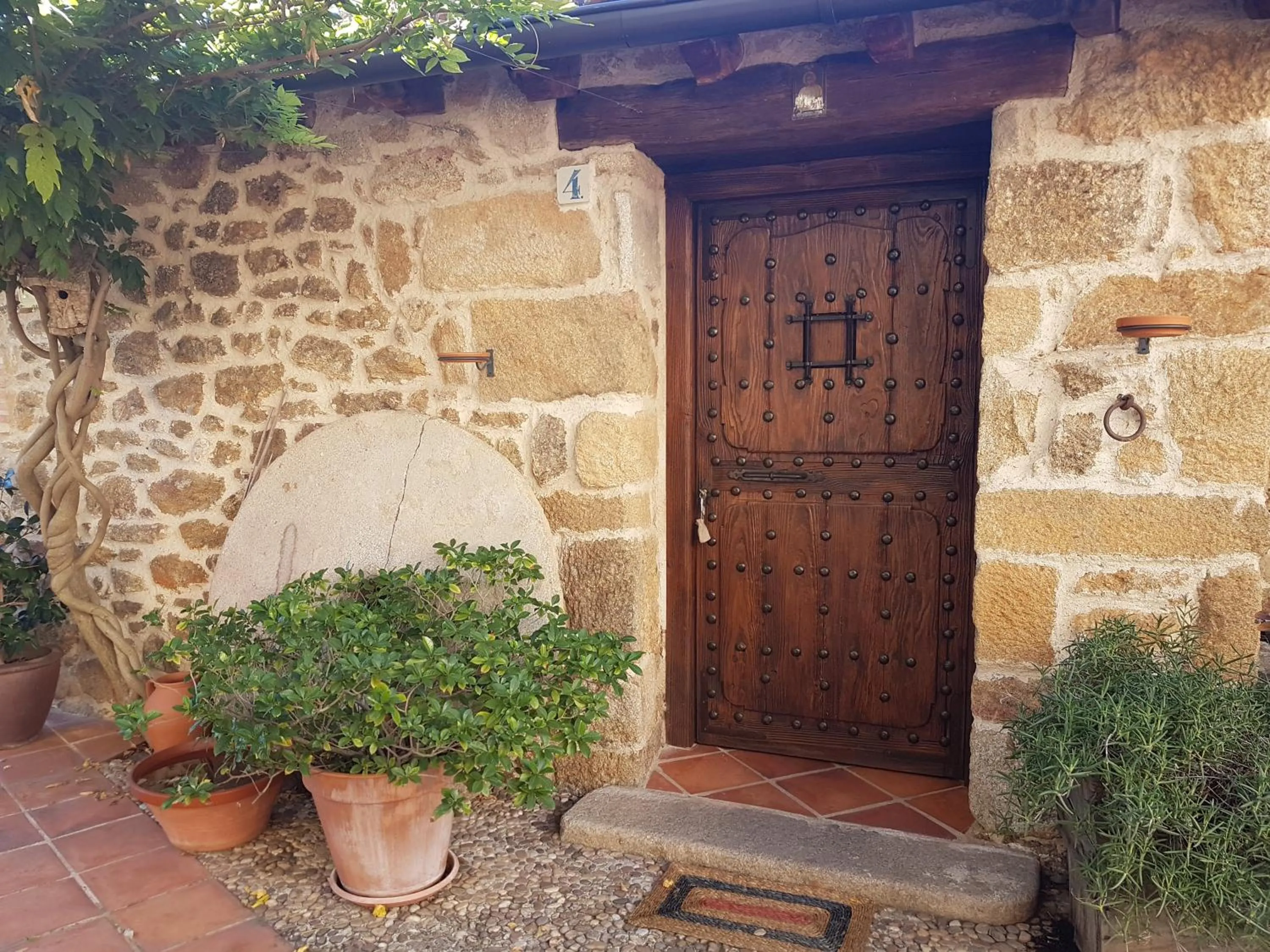 Facade/entrance in El Atalanto