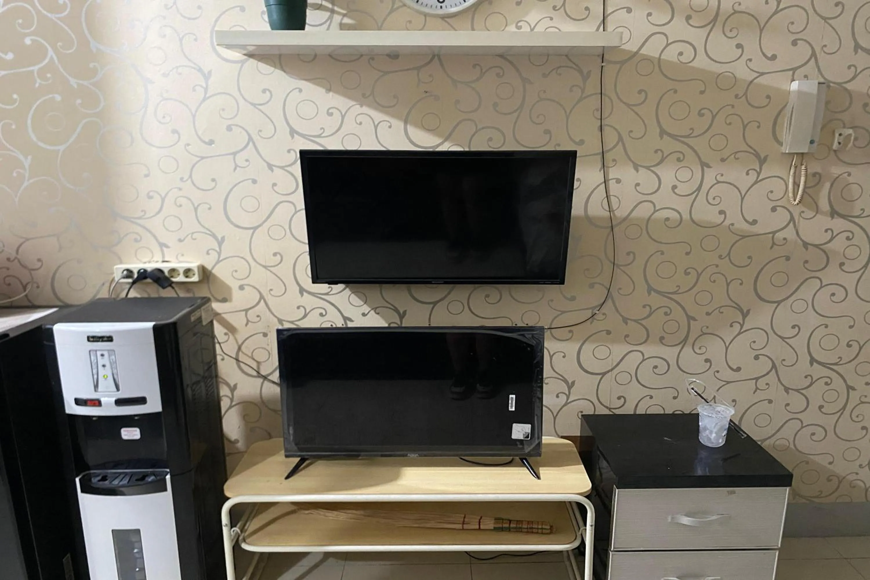 TV and multimedia in Apartment Bassura City by Berkah Estate