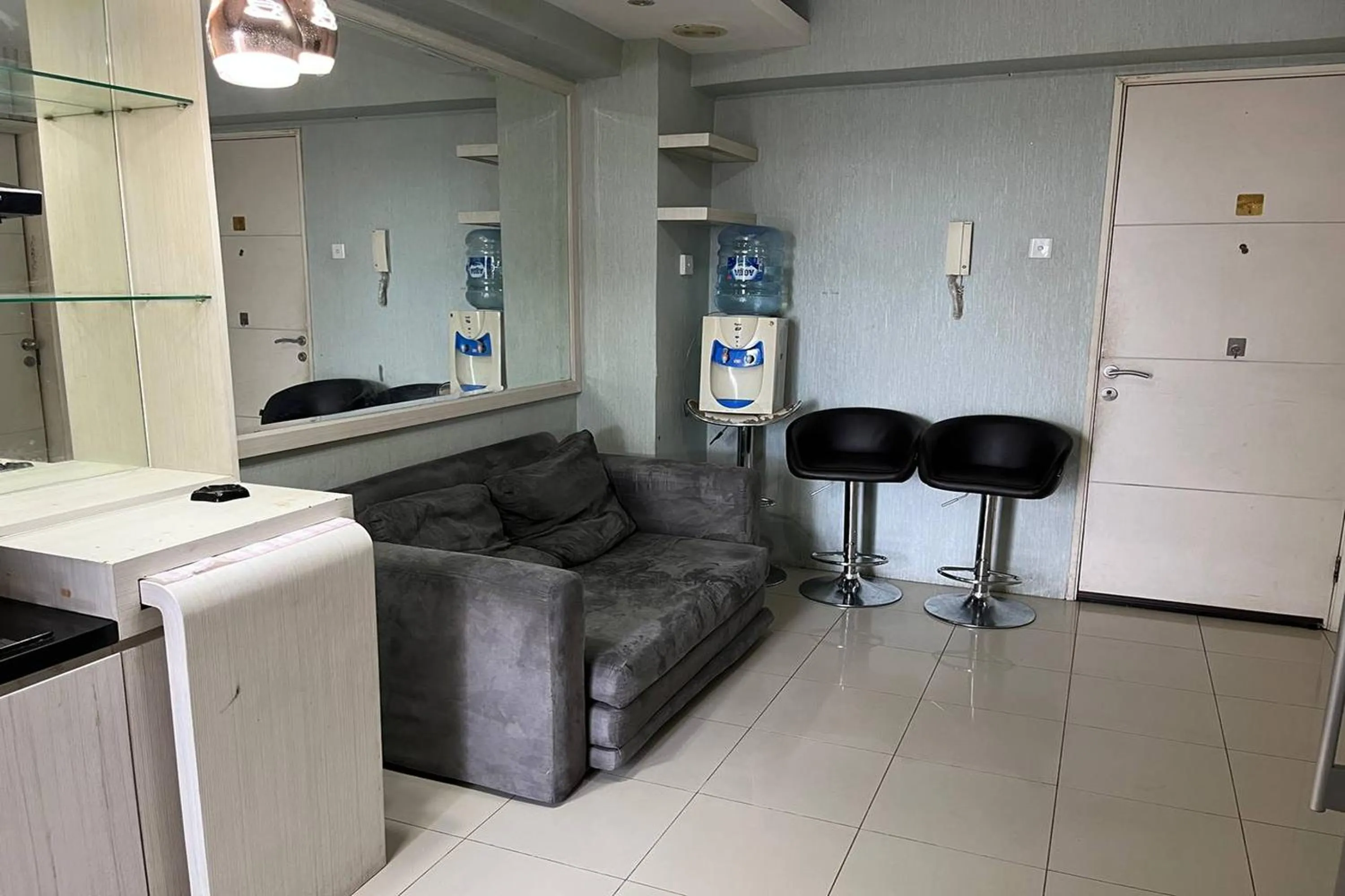 Living room in Apartment Bassura City by Berkah Estate