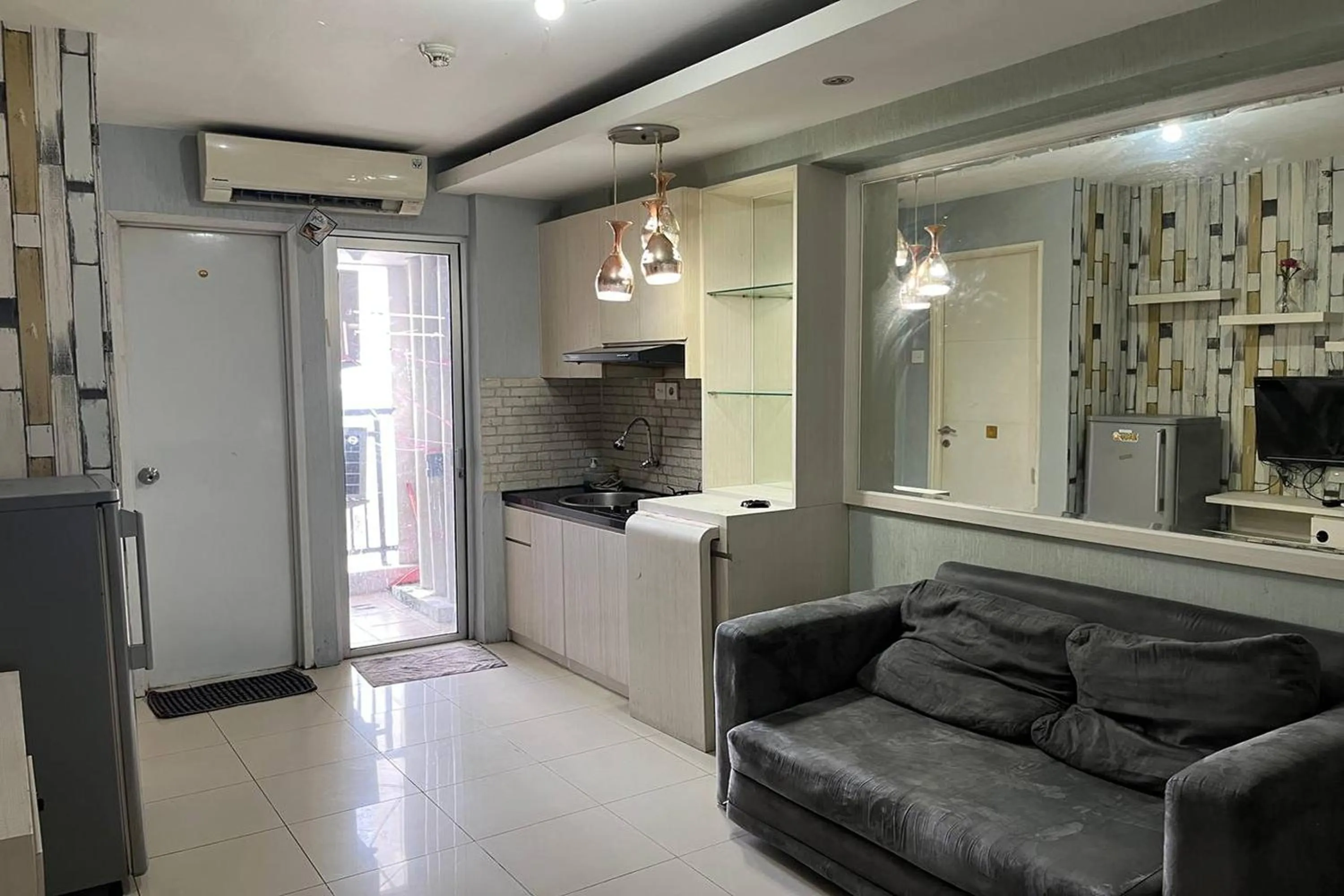 Living room in Apartment Bassura City by Berkah Estate
