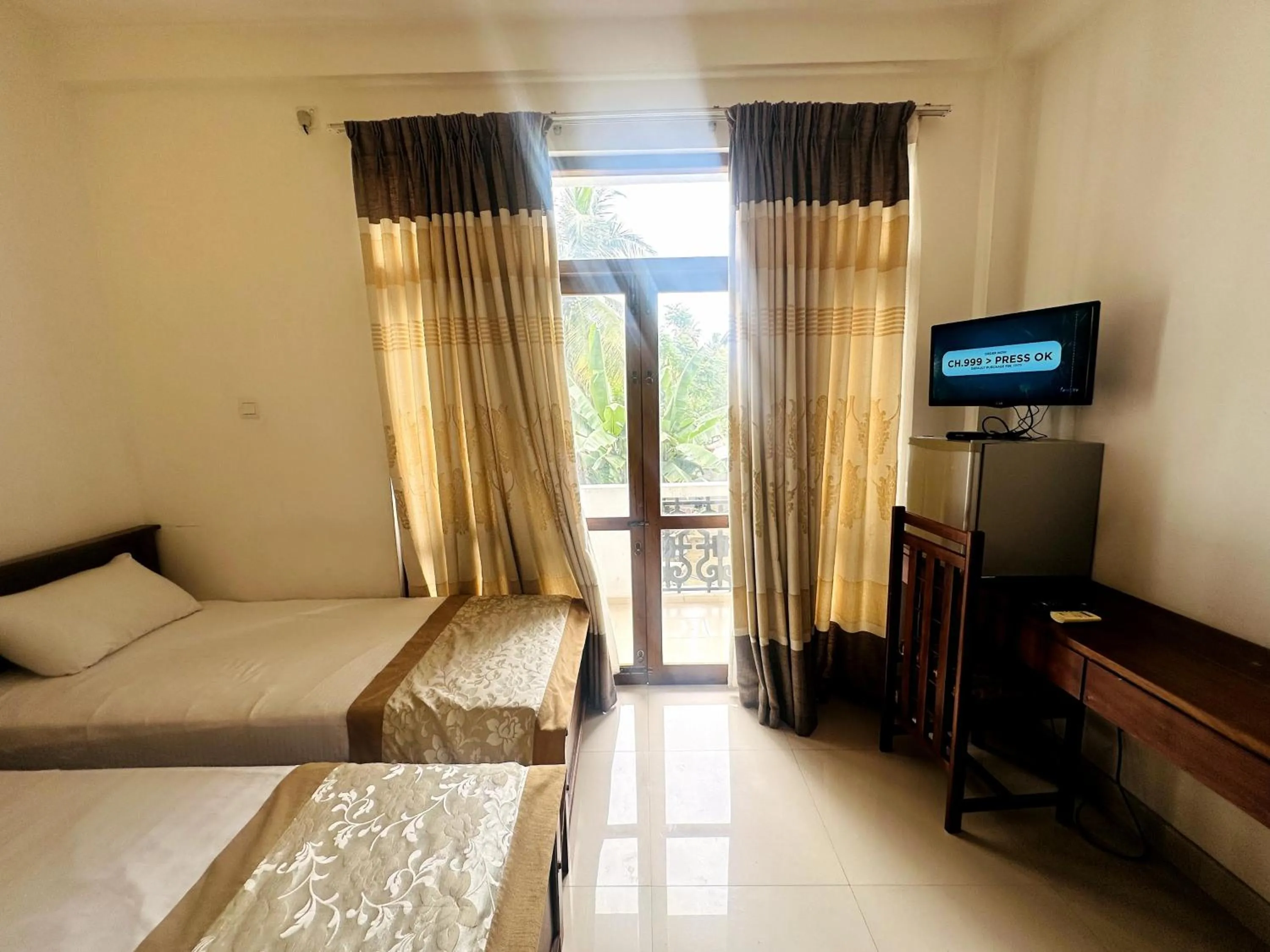 Communal lounge/ TV room, Bed in Ranaya Residence Kandy