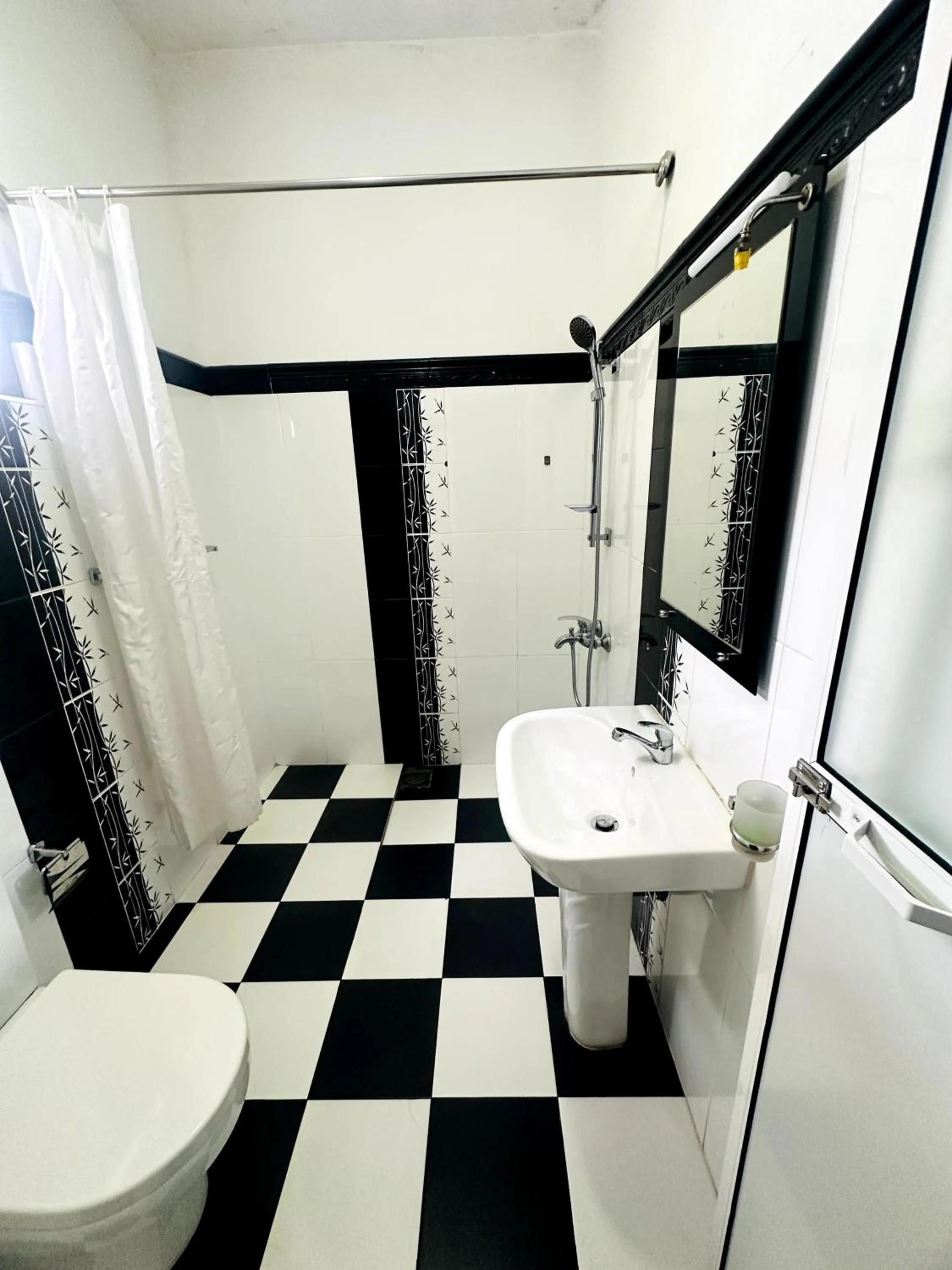 Shower in Ranaya Residence Kandy
