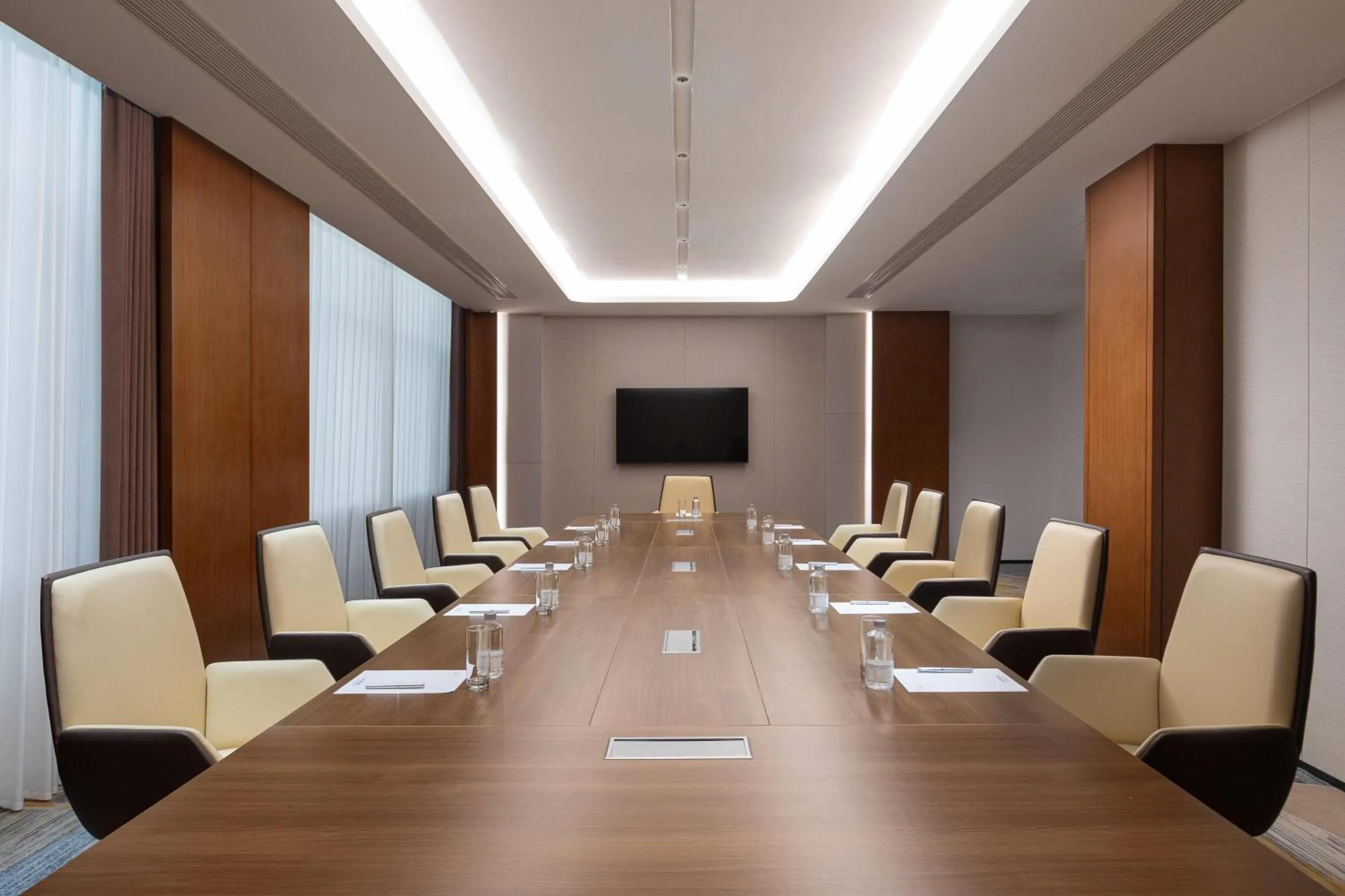 Meeting/conference room in La Quinta by Wyndham Suzhou Yangshan