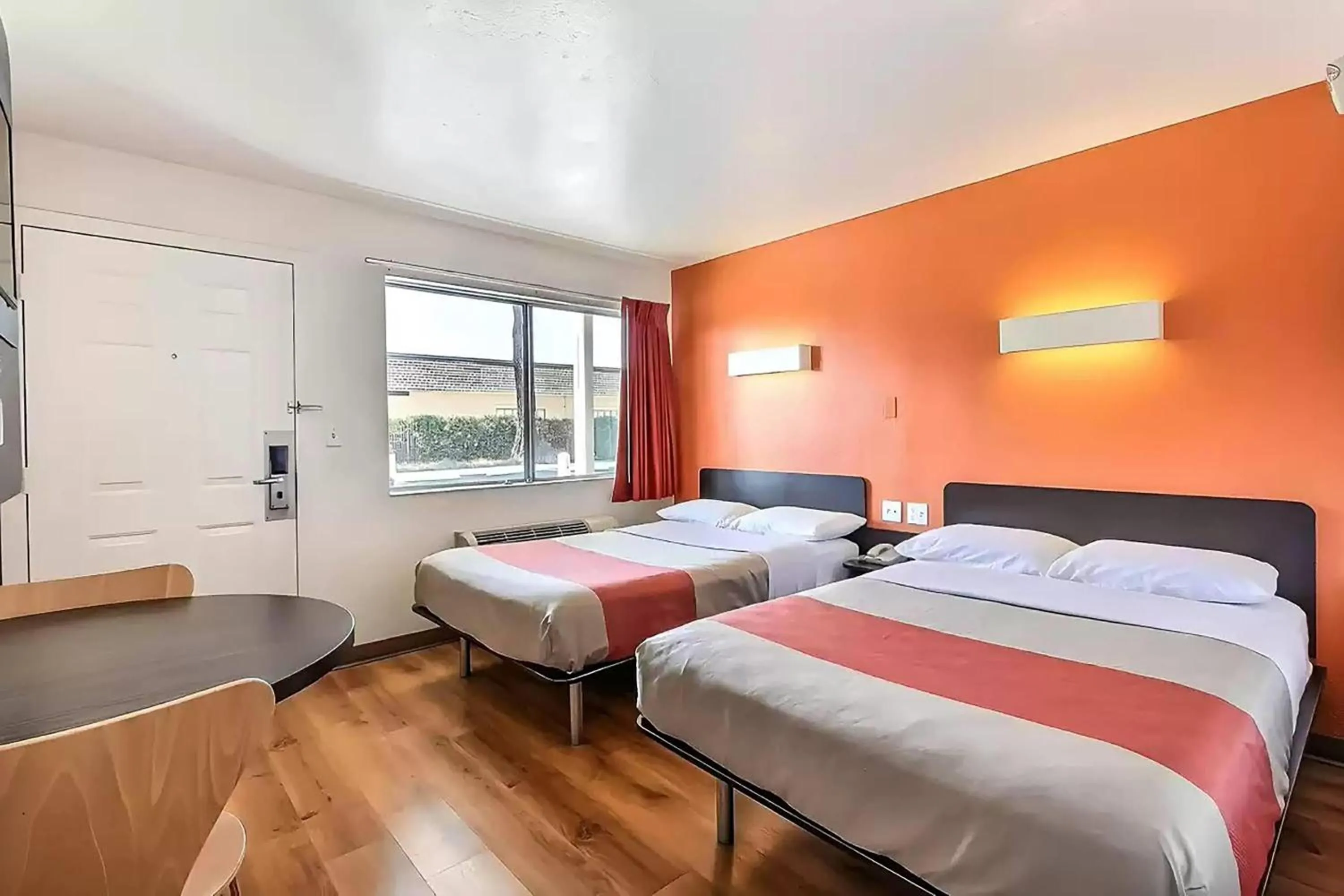 Photo of the whole room in Super 8 by Wyndham San Jose