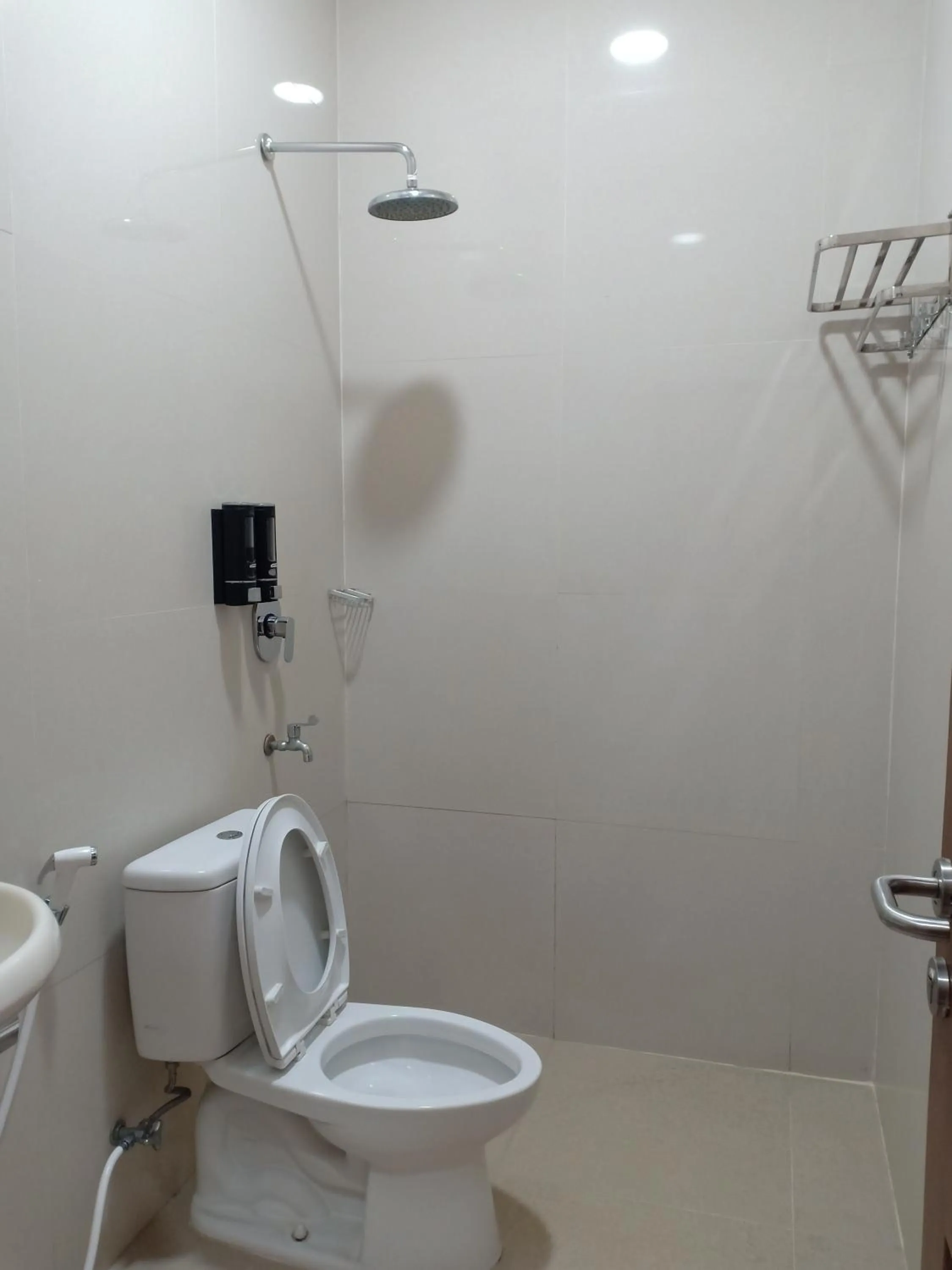 Shower in Saung Dolken Syariah Resort & Hotel