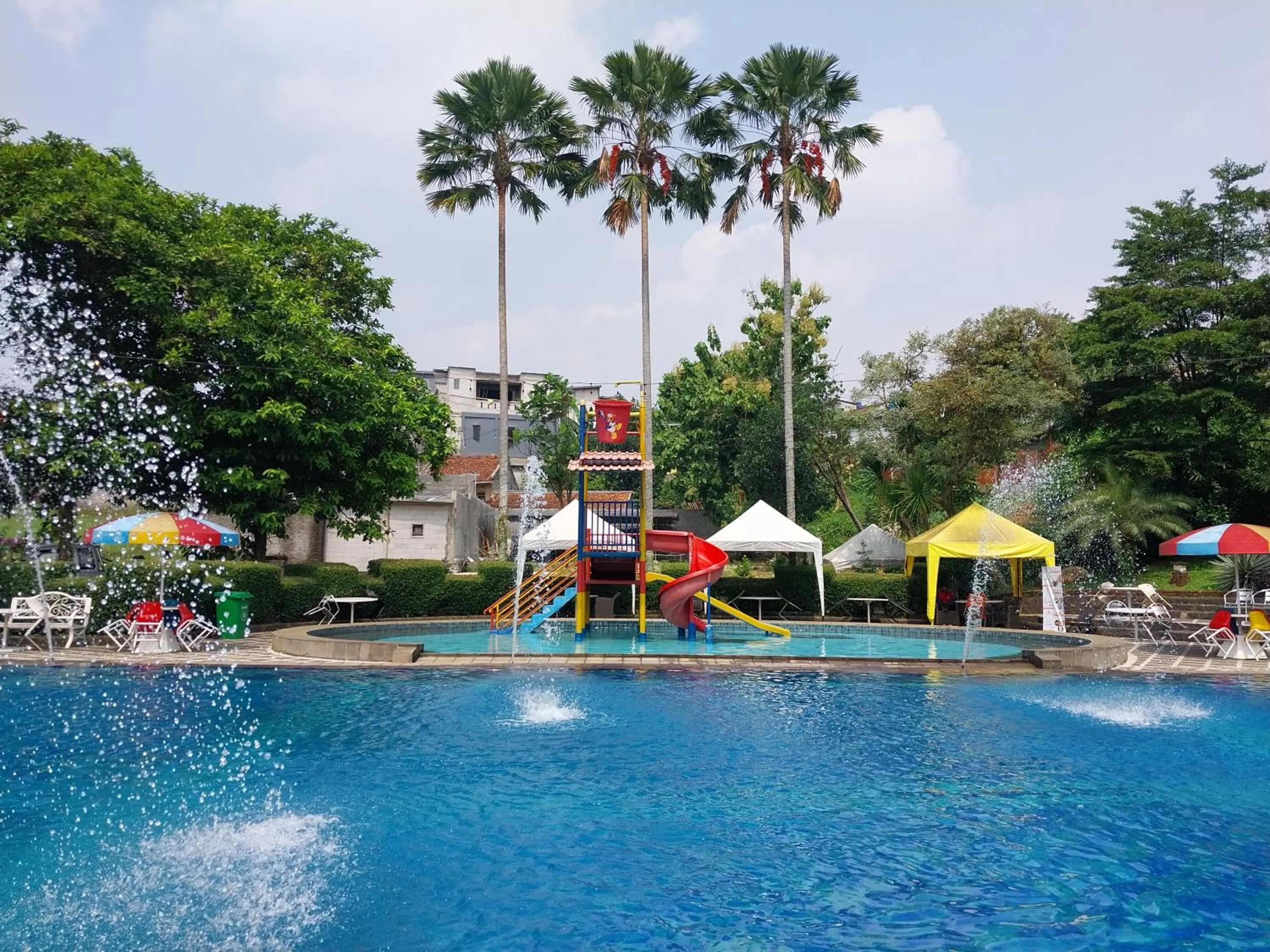 Swimming pool in Saung Dolken Syariah Resort & Hotel