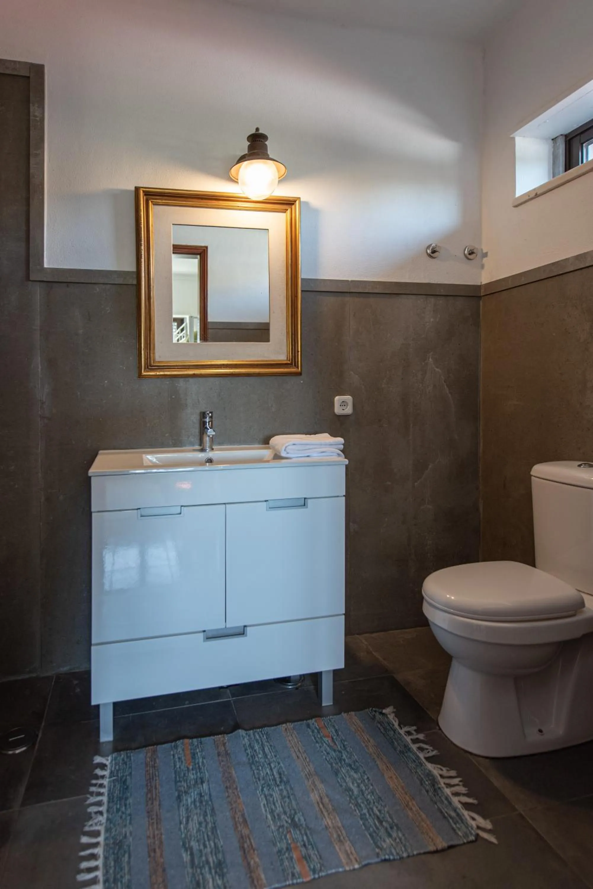 Bathroom in Moby Dick Lodge Cascais