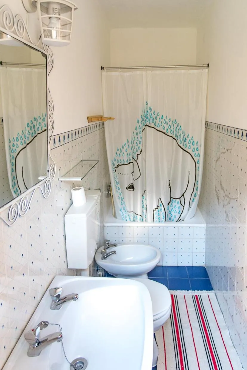 Bathroom in Moby Dick Lodge Cascais