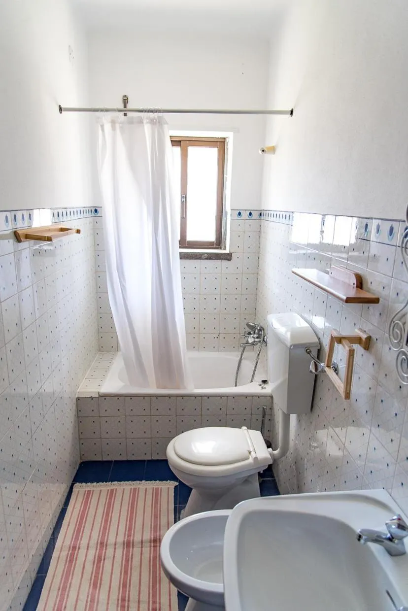 Bathroom in Moby Dick Lodge Cascais