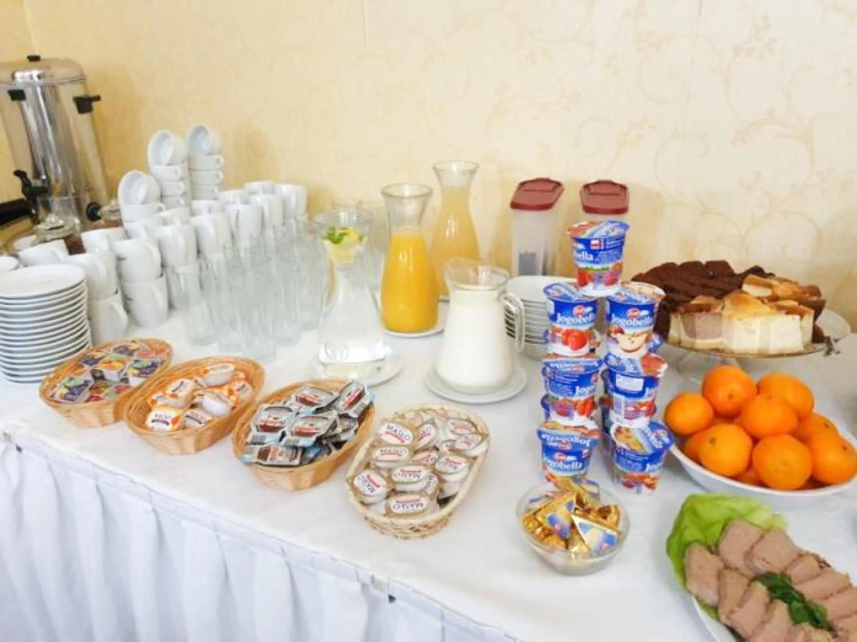 Restaurant/places to eat in Hotel Korona