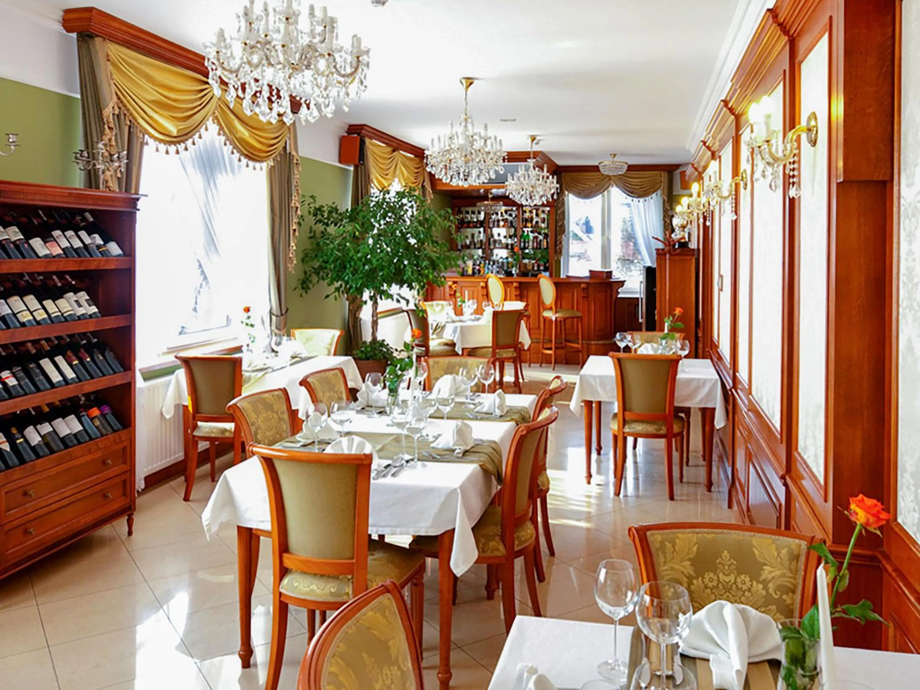 Restaurant/places to eat in Hotel Korona