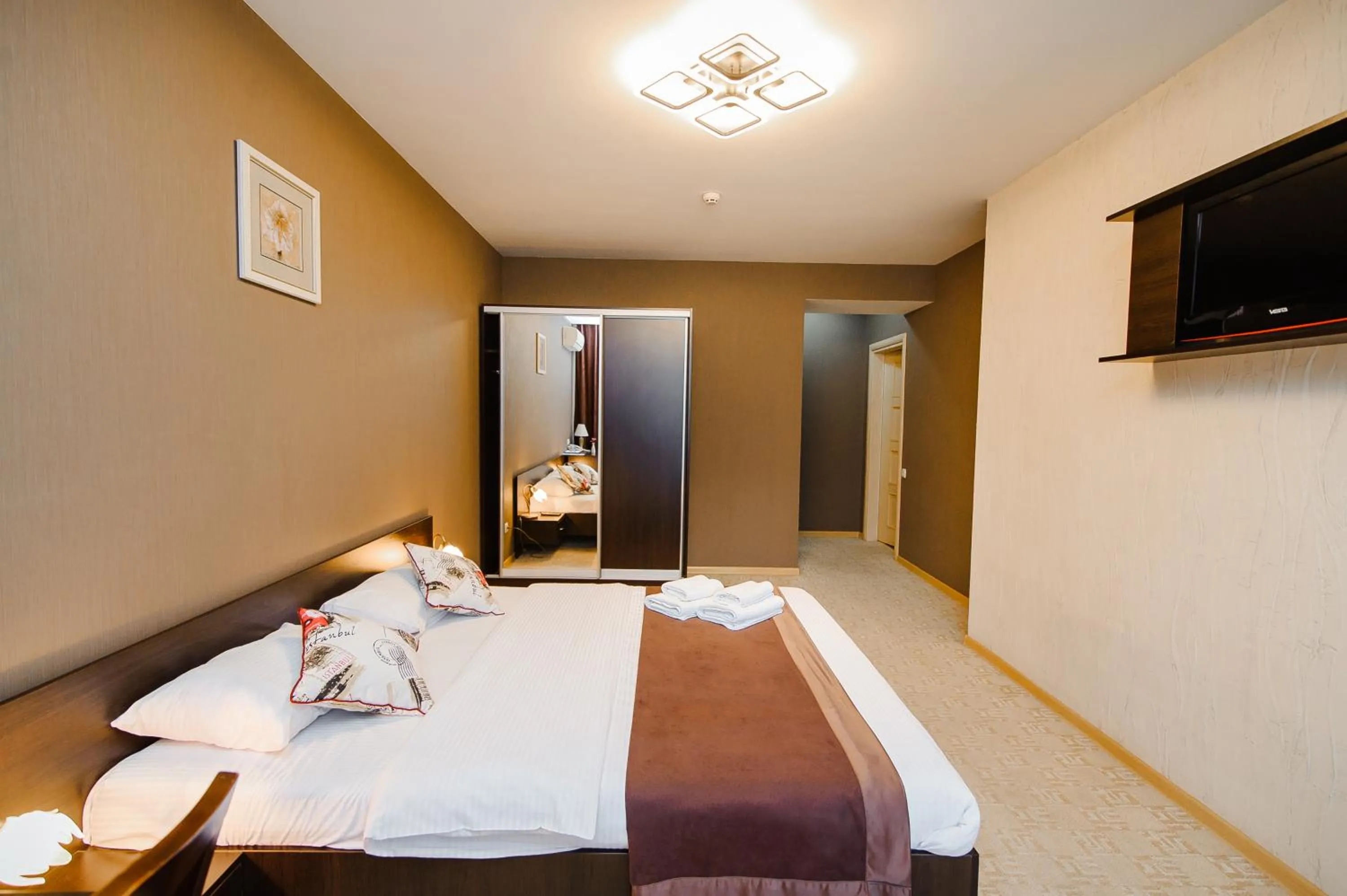 Communal lounge/ TV room, Bed in TipTop Hotel CITY CENTER