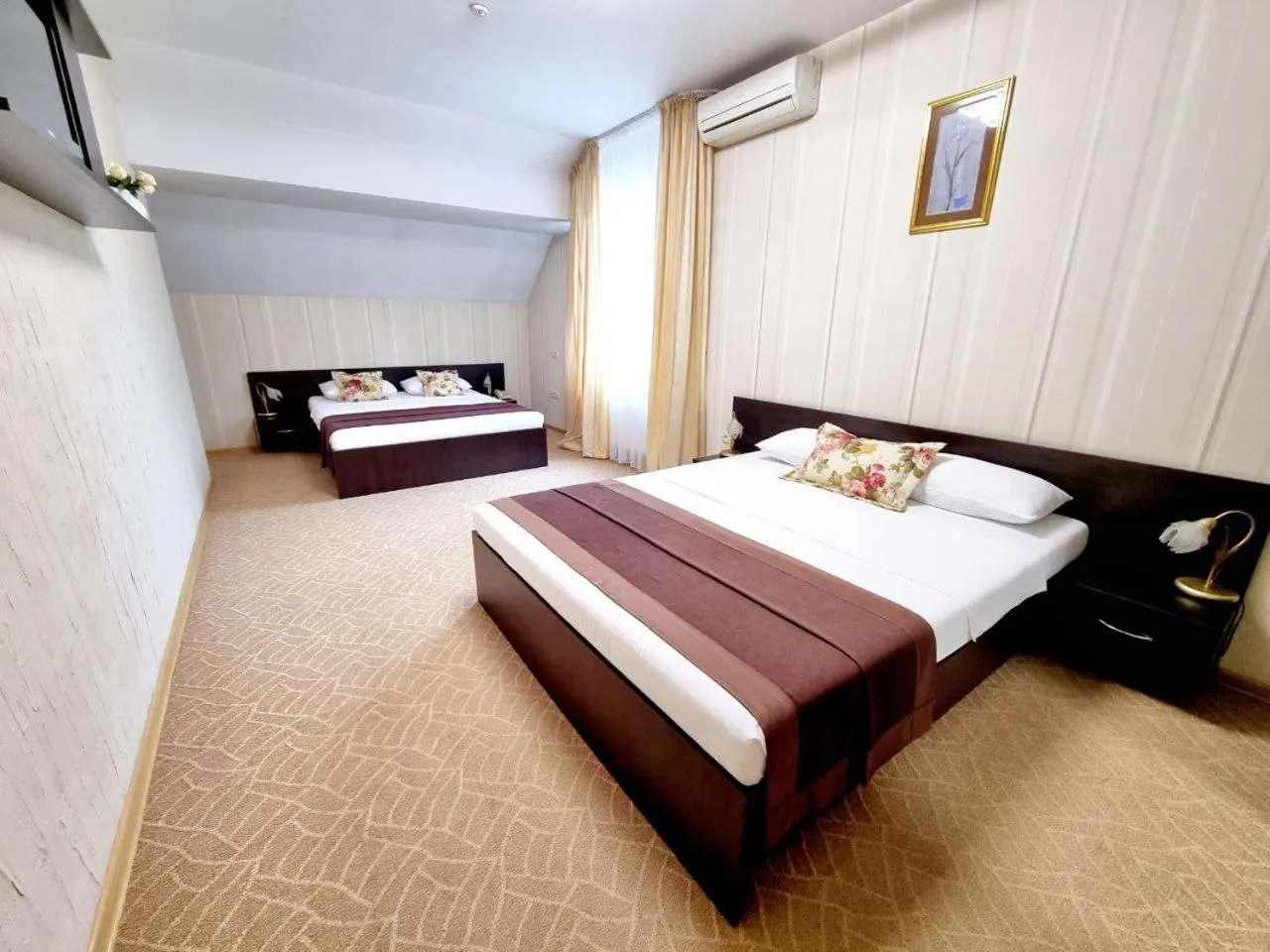 TV and multimedia, Bed in TipTop Hotel CITY CENTER
