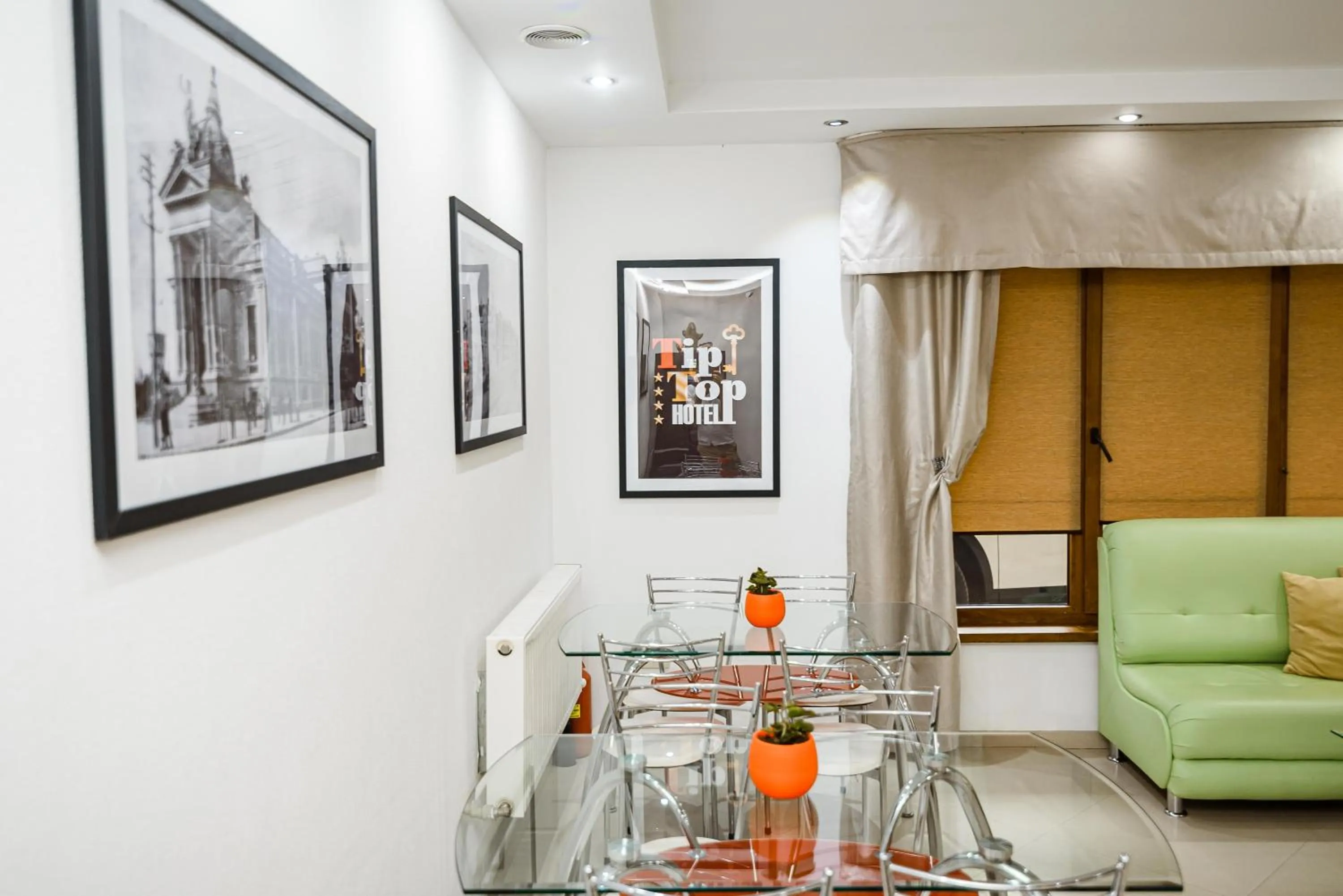 Restaurant/places to eat in TipTop Hotel CITY CENTER