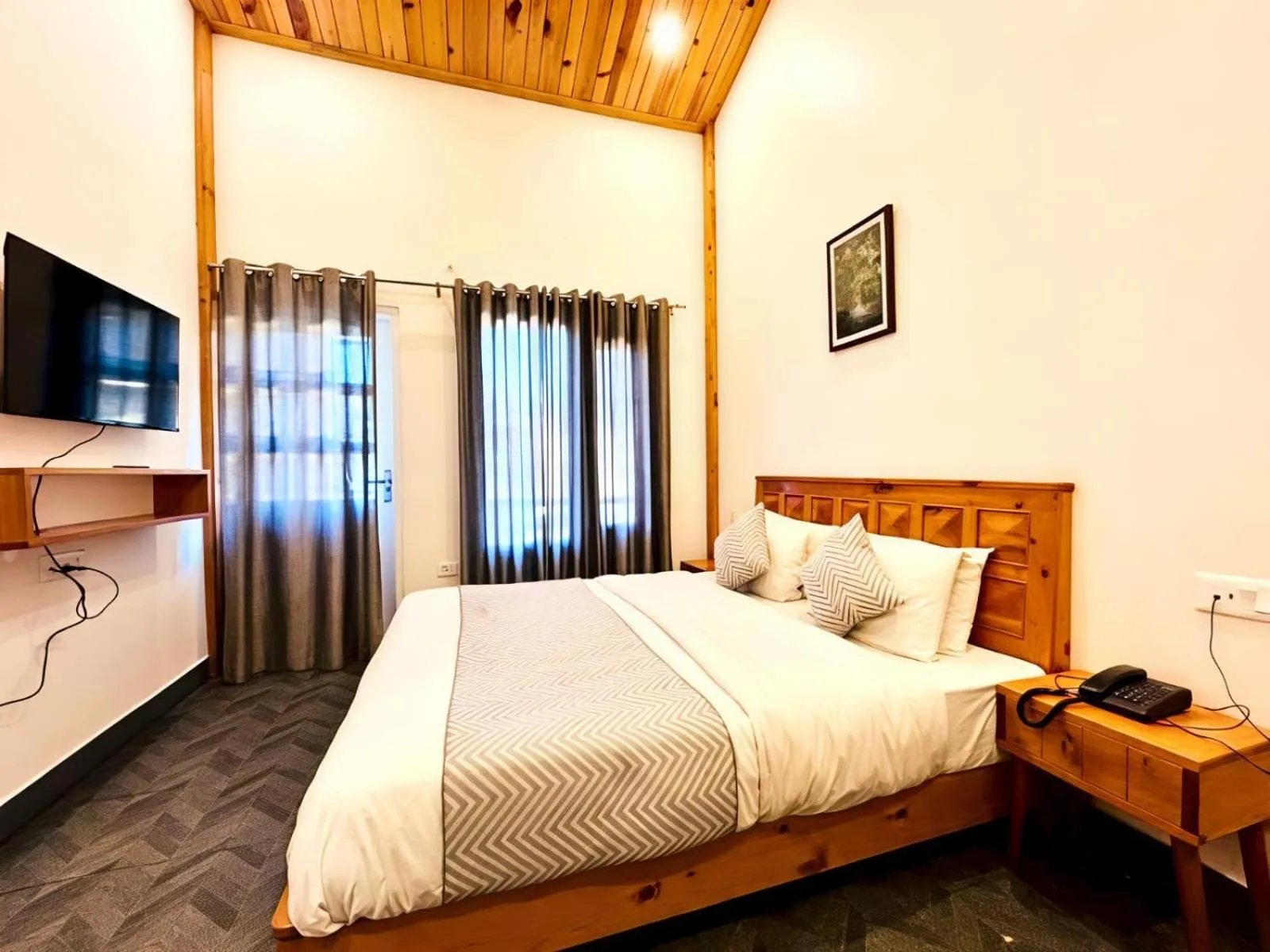 Communal lounge/ TV room, Bed in Hotel Dwaper A Premium Property Near Mall Road