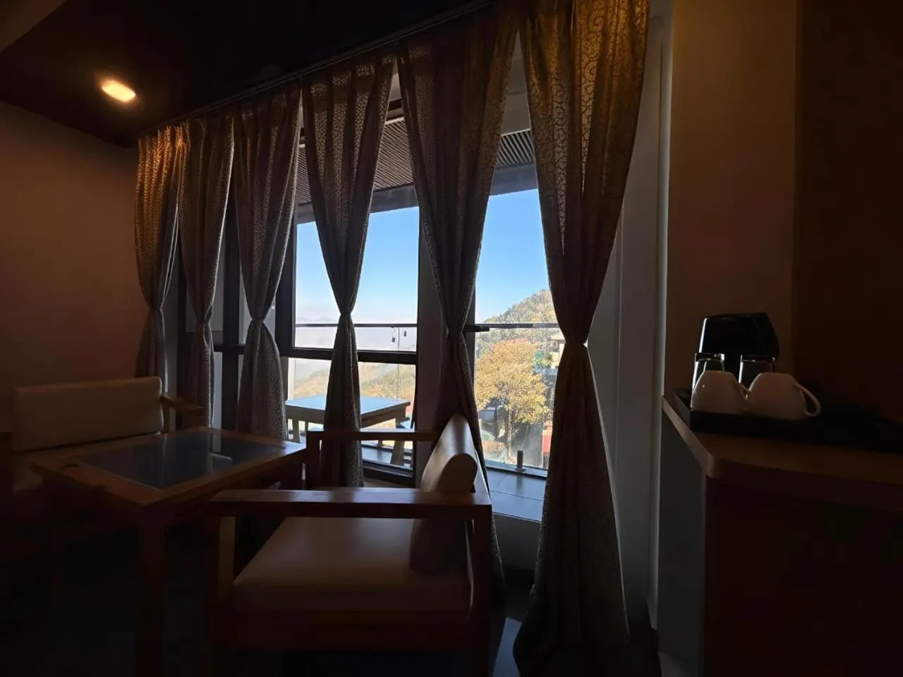 Living room in Hotel Dwaper A Premium Property Near Mall Road