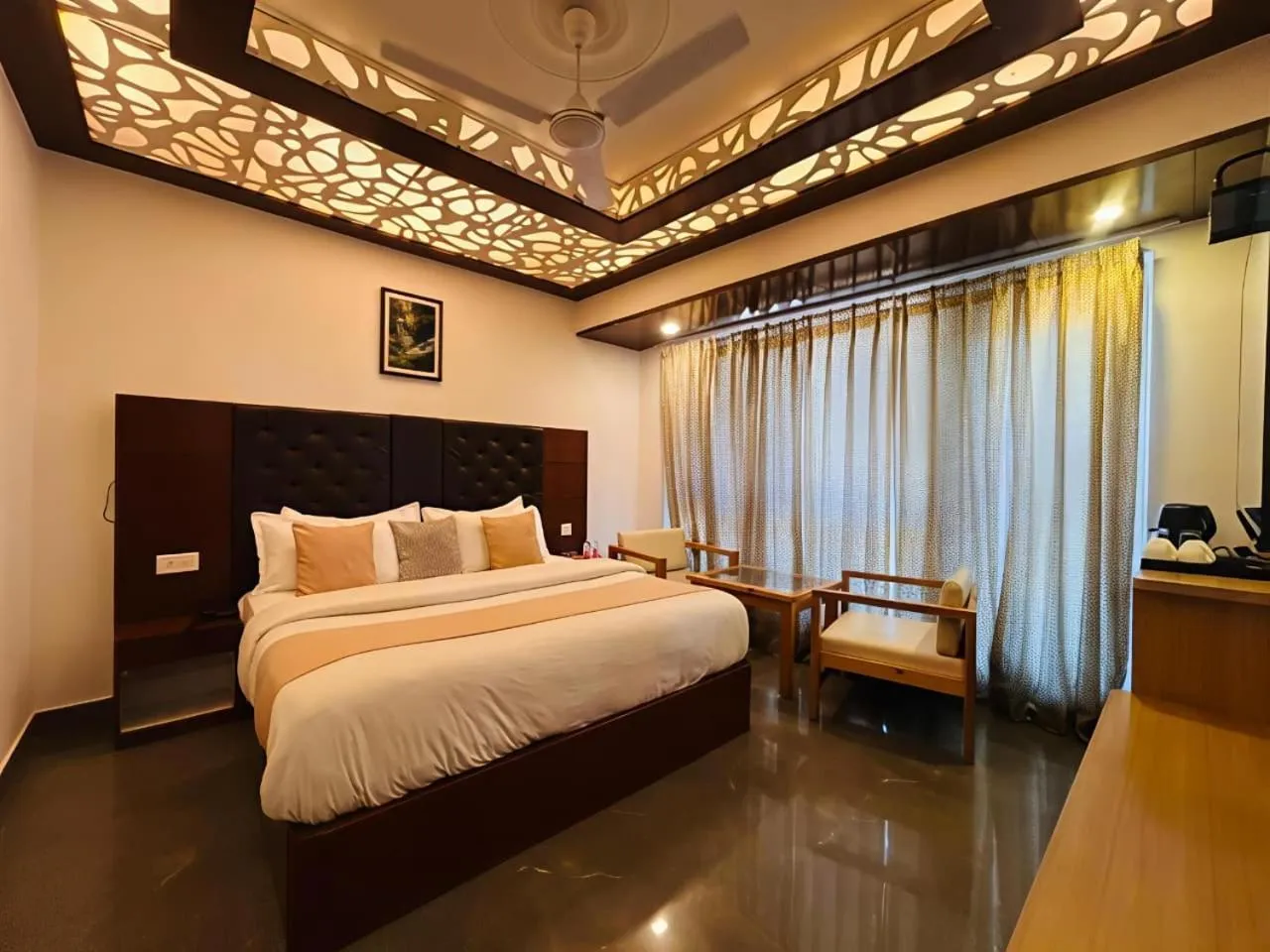 Bed in Hotel Dwaper A Premium Property Near Mall Road