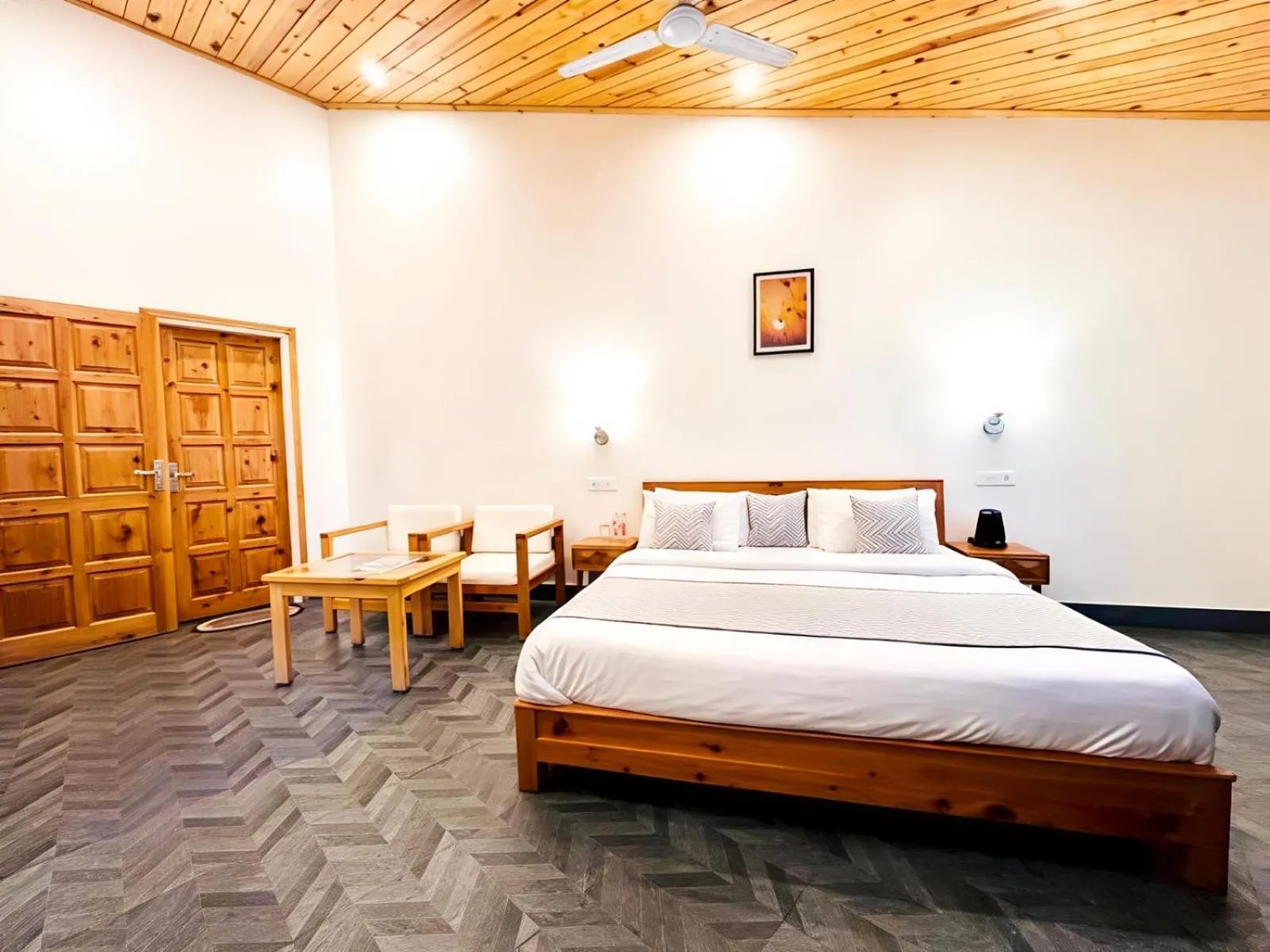 Bed in Hotel Dwaper A Premium Property Near Mall Road