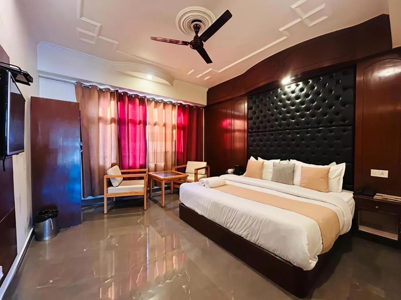 Bed in Hotel Dwaper A Premium Property Near Mall Road