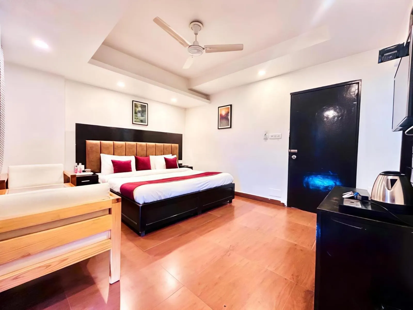 Bed in Hotel Dwaper A Premium Property Near Mall Road