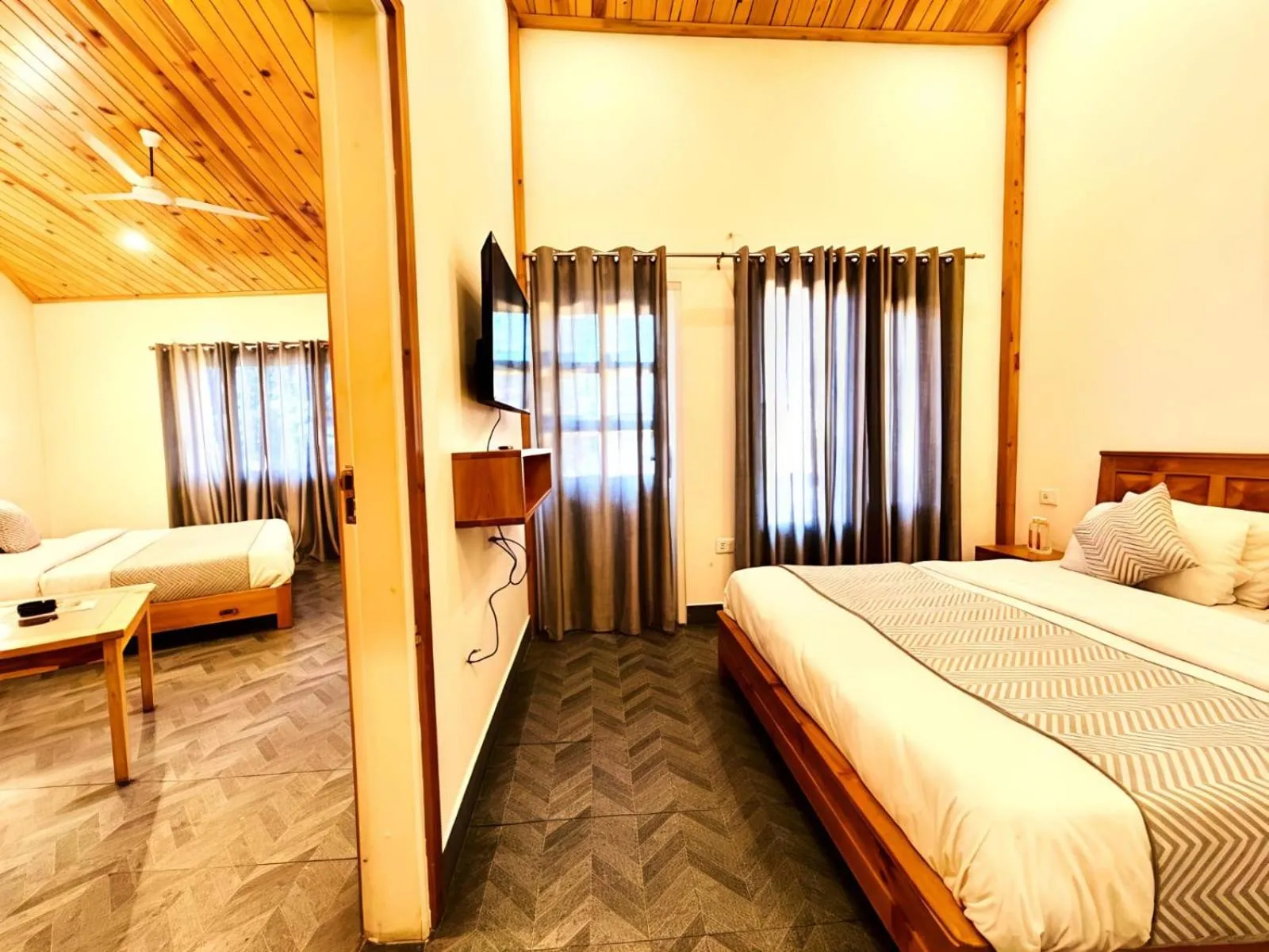 Bed in Hotel Dwaper A Premium Property Near Mall Road