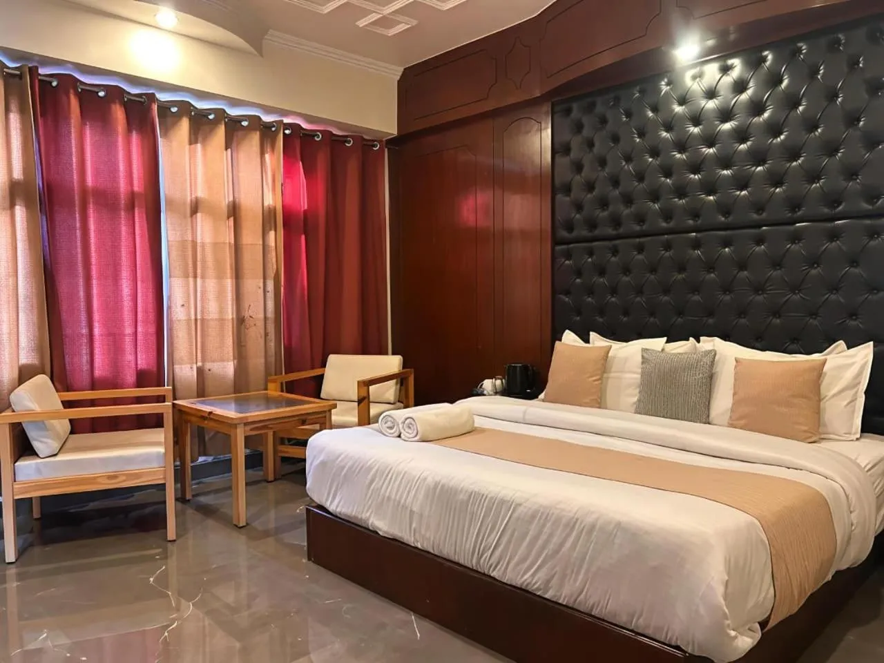 Bed in Hotel Dwaper A Premium Property Near Mall Road