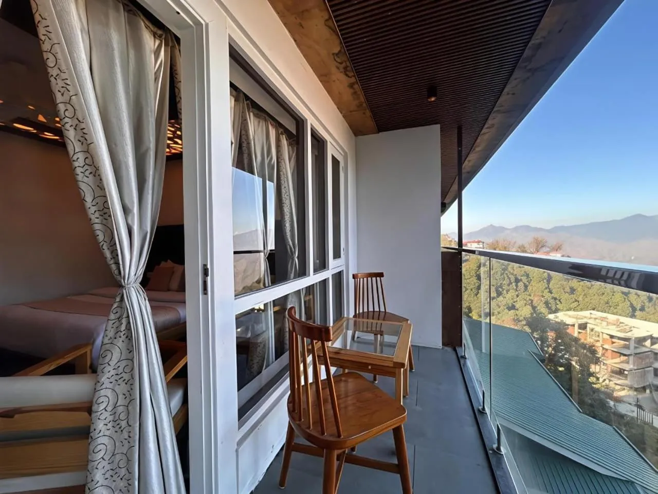 Communal lounge/ TV room in Hotel Dwaper A Premium Property Near Mall Road