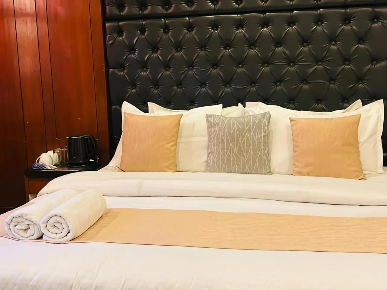 Bed in Hotel Dwaper A Premium Property Near Mall Road