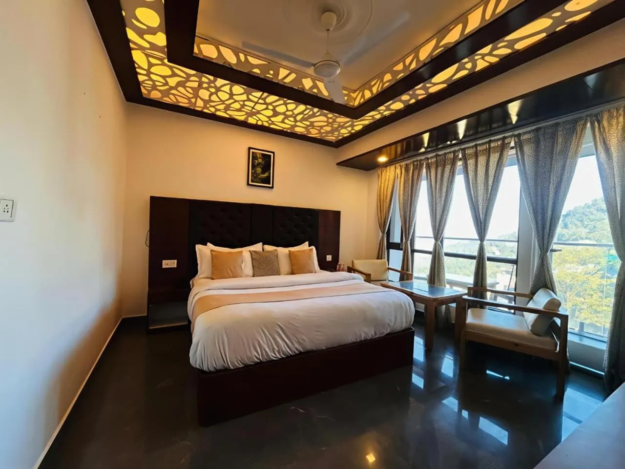 Bed in Hotel Dwaper A Premium Property Near Mall Road