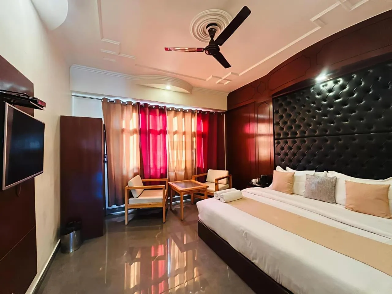 Communal lounge/ TV room, Bed in Hotel Dwaper A Premium Property Near Mall Road