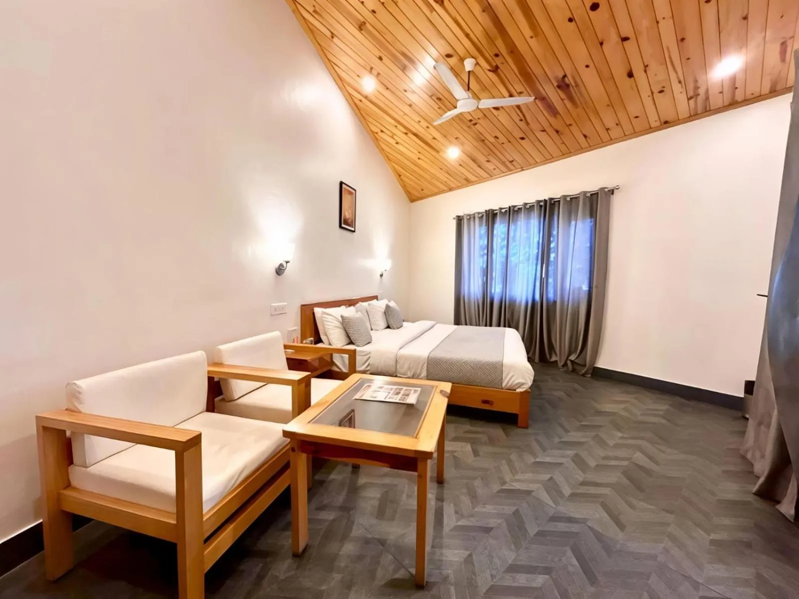 Bed in Hotel Dwaper A Premium Property Near Mall Road