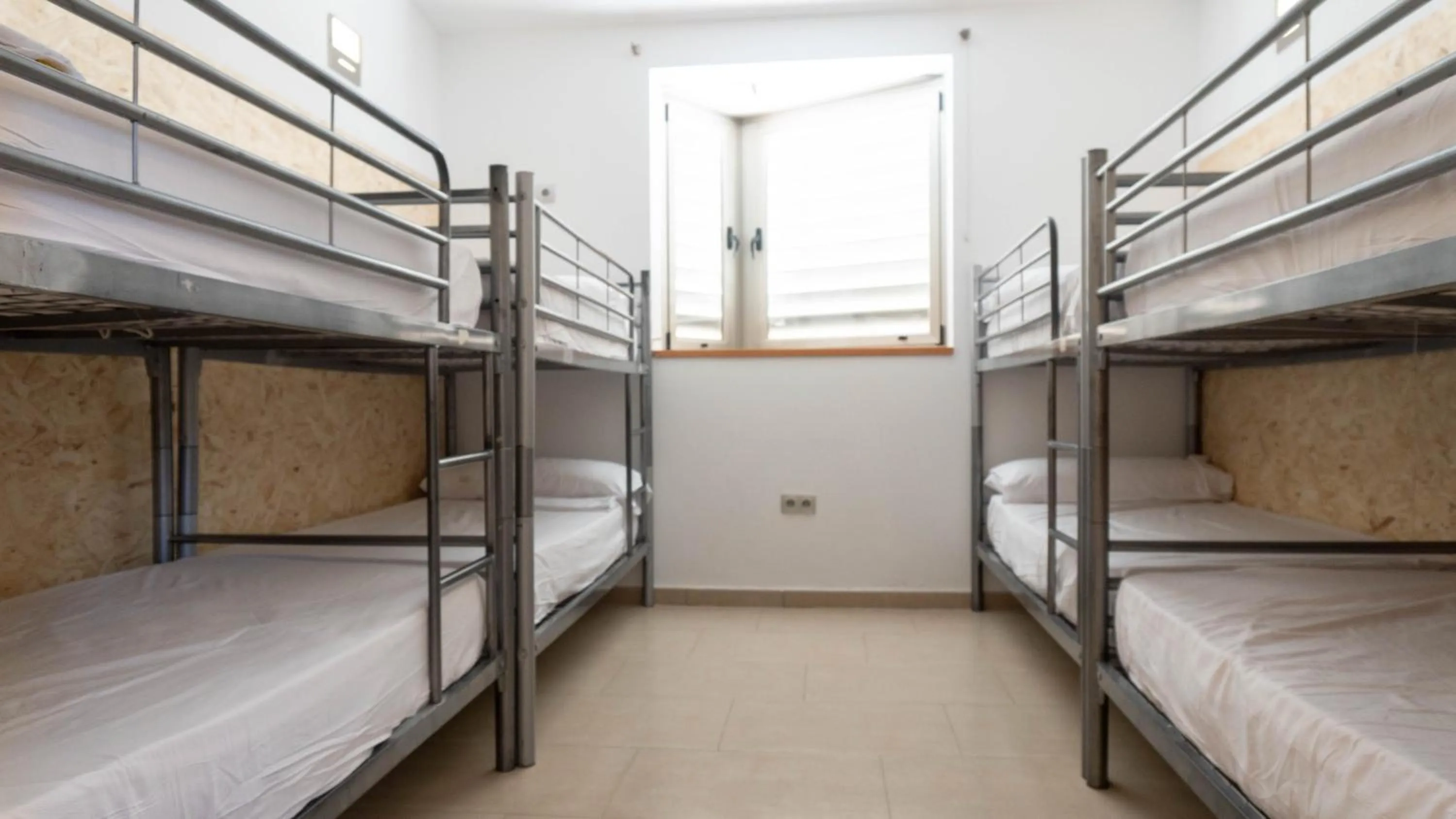 Photo of the whole room, Bed in Albergue Las Salinas