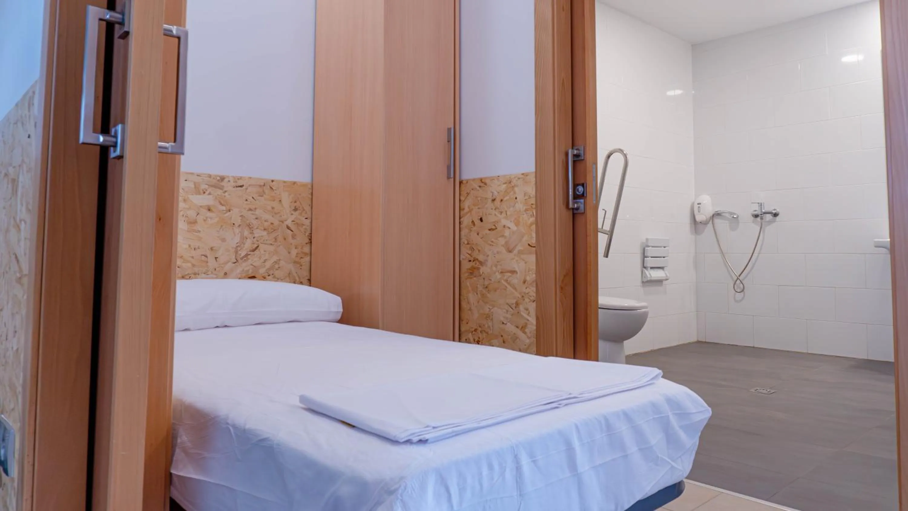 Photo of the whole room, Bed in Albergue Las Salinas