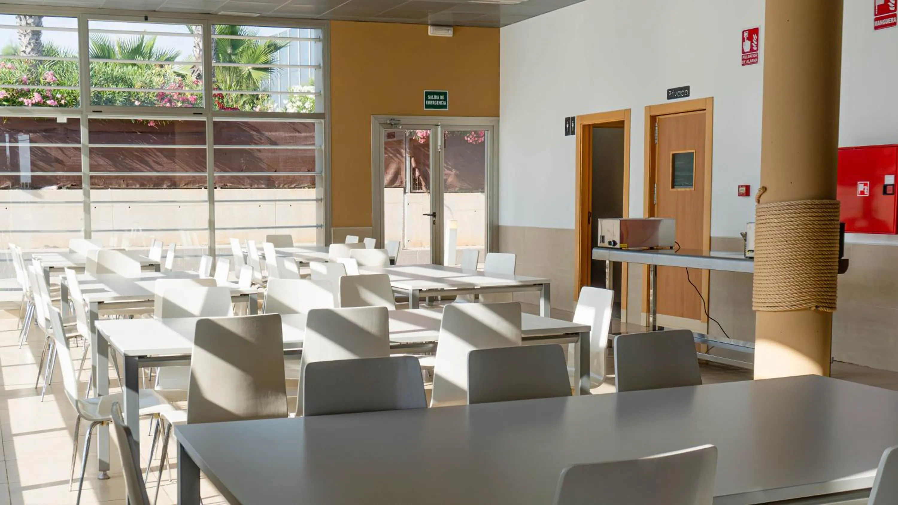 Dining area in Albergue Las Salinas