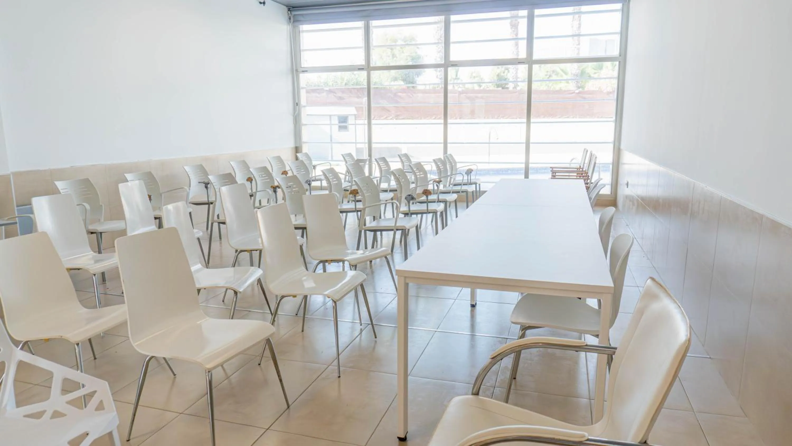 Seating area in Albergue Las Salinas